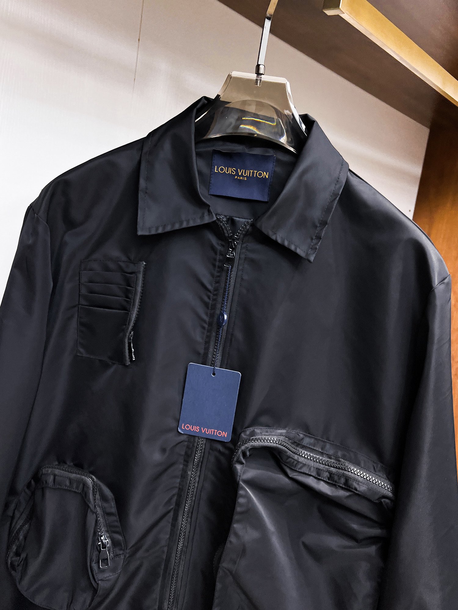 Louis Vuitton 2025SS Men's Black Windbreaker Jacket - High-End Replica 4 i1725511028 1010 8