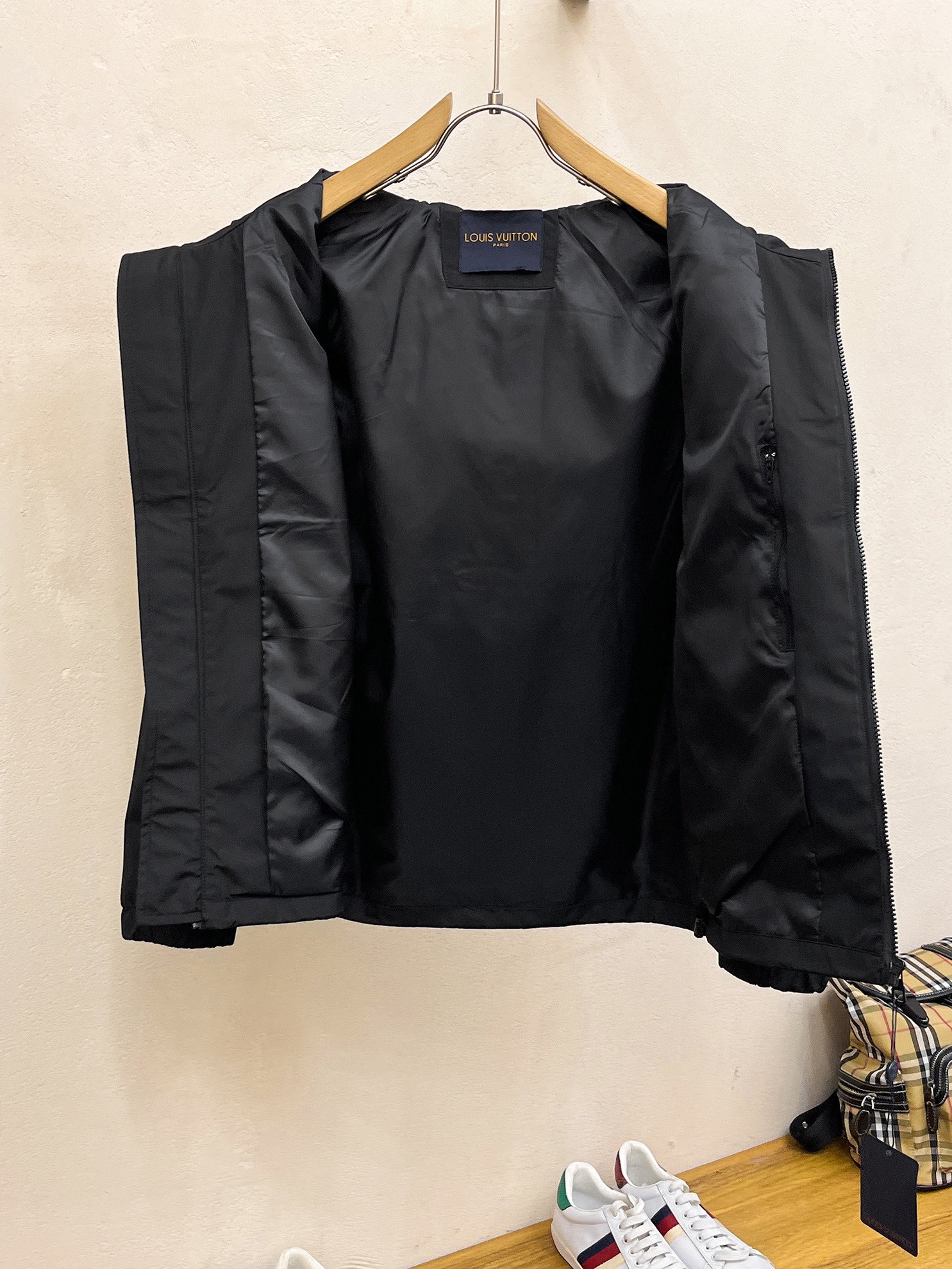 Louis Vuitton 2025SS Men's Reversible Jacket - High-End Quality, Comfortable Fit 14 i1725523977 7920 0