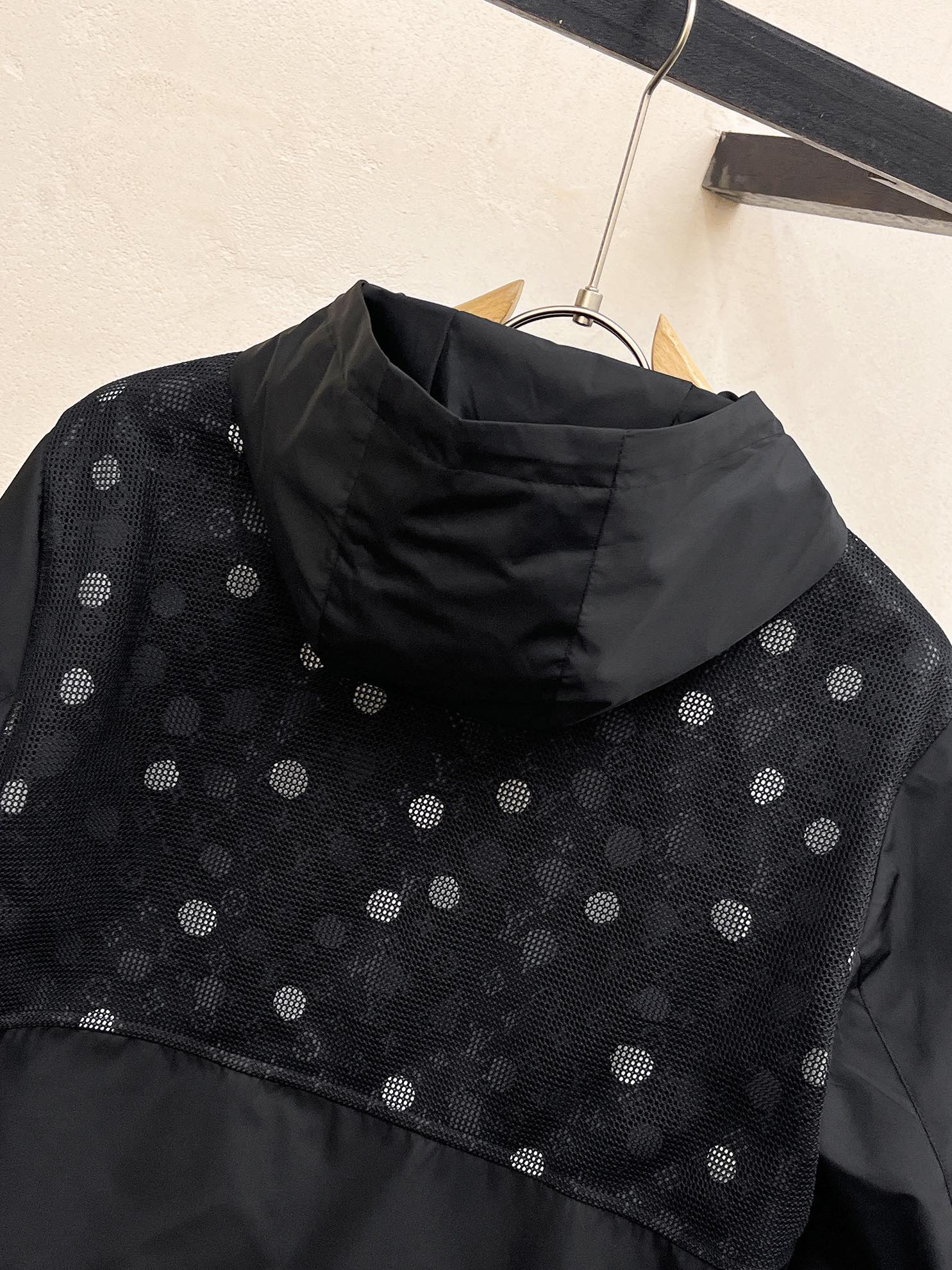 Louis Vuitton 2025SS Men's Reversible Jacket - High-End Quality, Comfortable Fit 13 i1725523978 8165 4