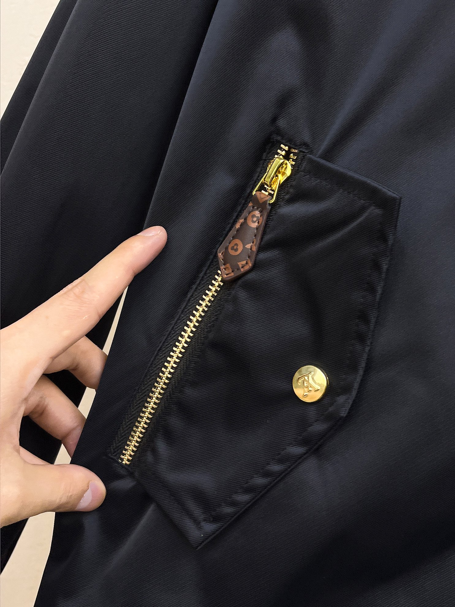 Louis Vuitton 2025SS Spring Men's Reversible Jacket - High-End Quality 12 i1725524084 2458 0