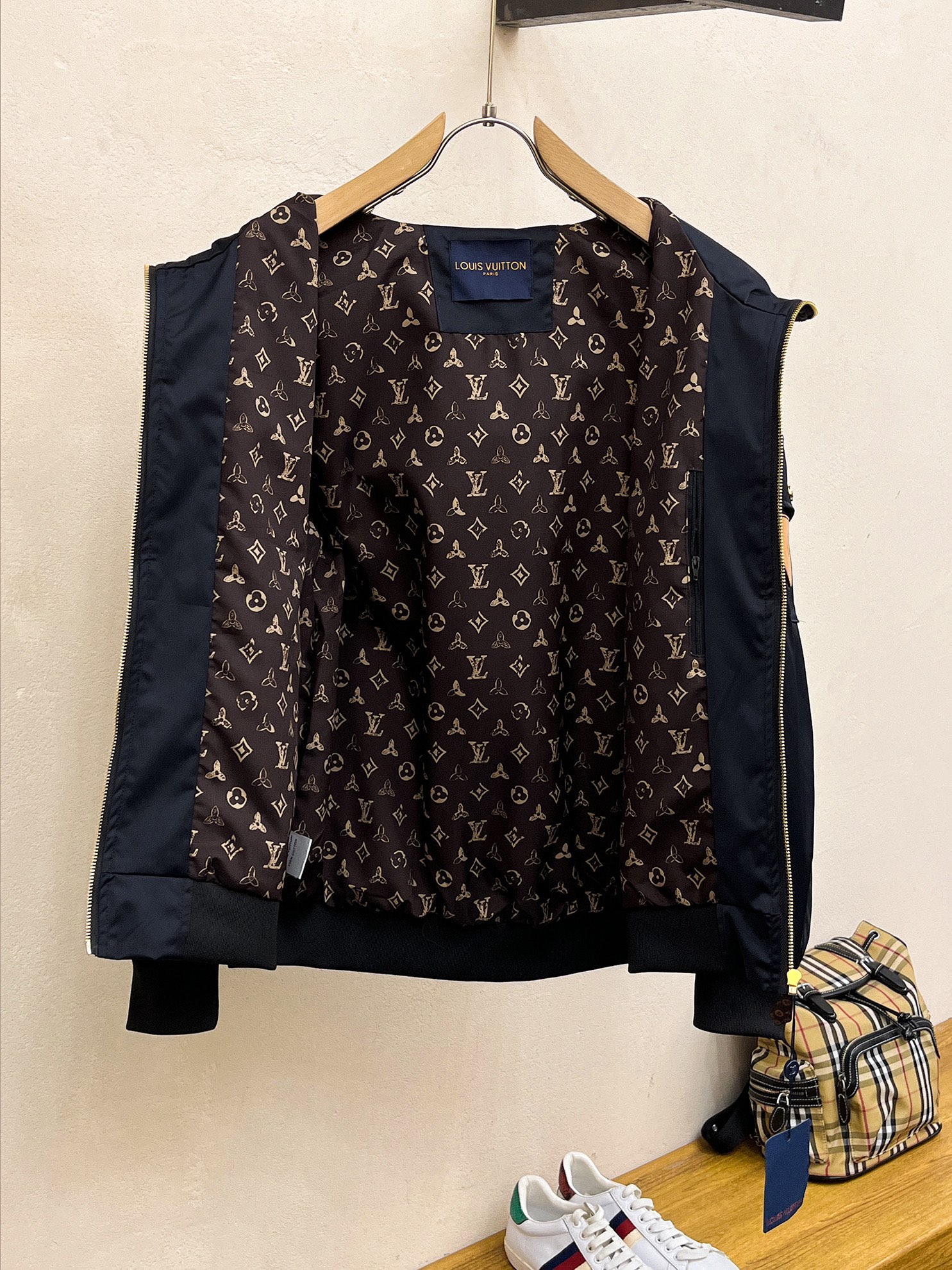 Louis Vuitton 2025SS Spring Men's Reversible Jacket - High-End Quality 15 i1725524084 4862 0