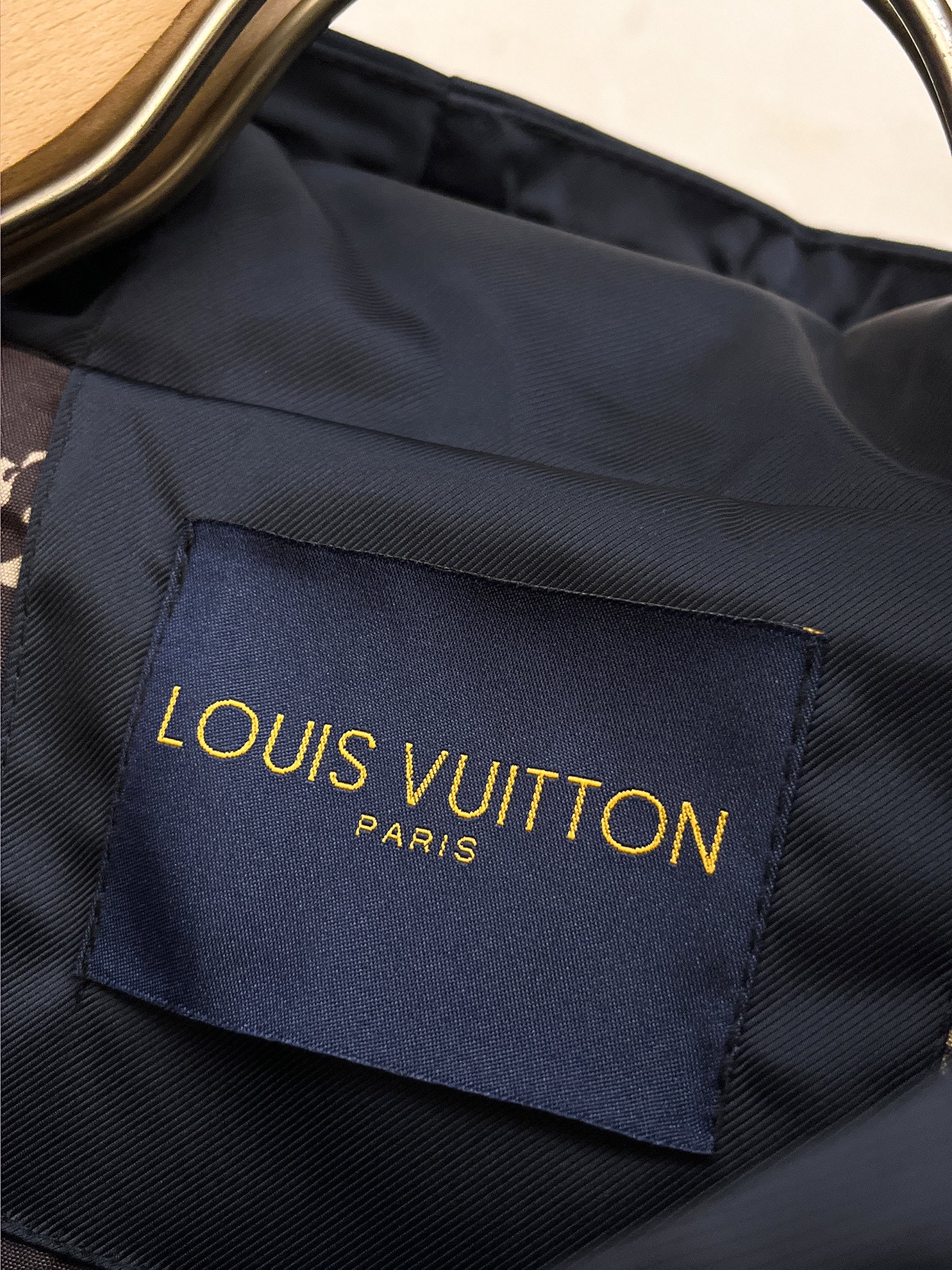 Louis Vuitton 2025SS Spring Men's Reversible Jacket - High-End Quality 8 i1725524084 5426 0