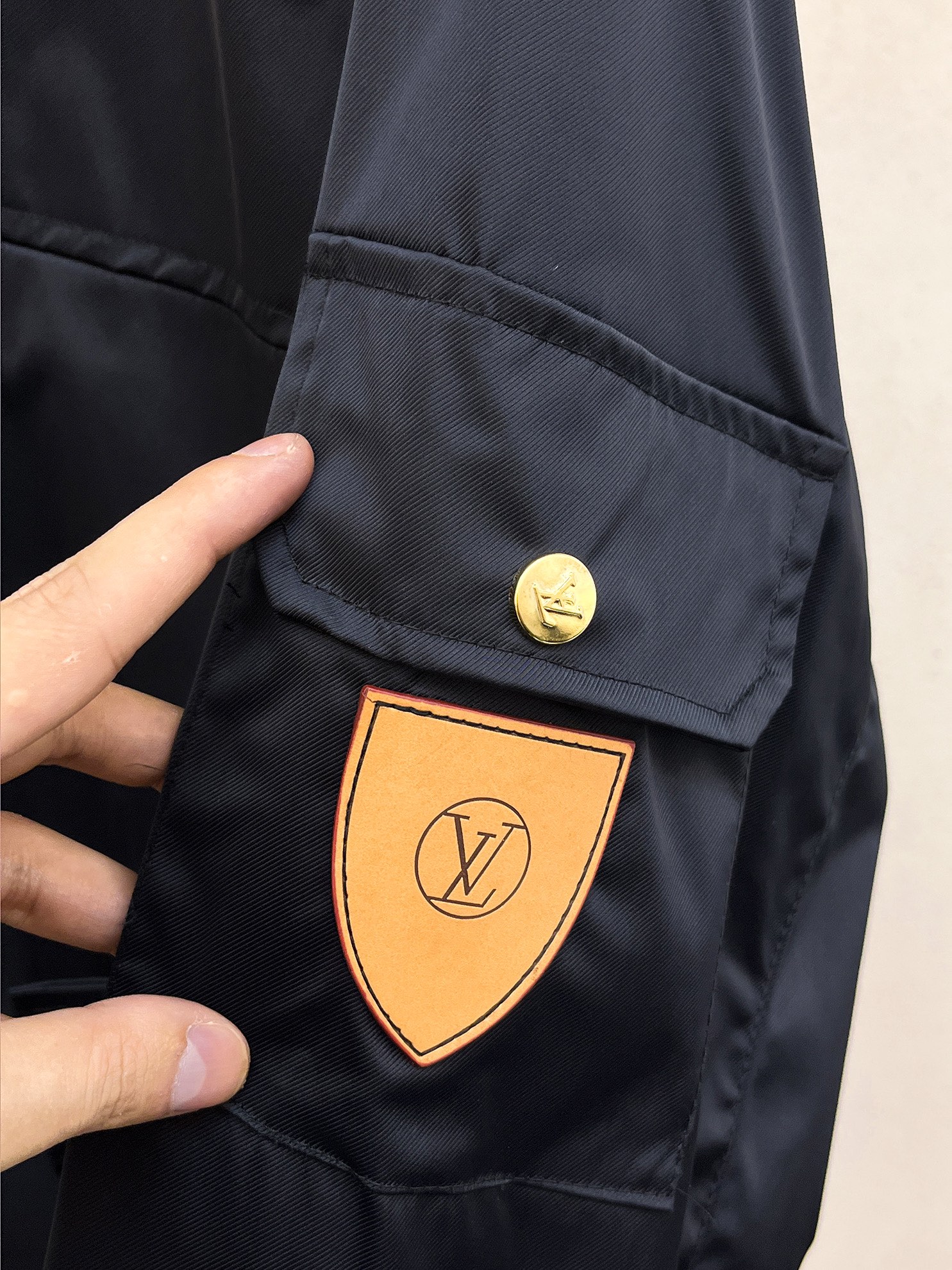 Louis Vuitton 2025SS Spring Men's Reversible Jacket - High-End Quality 5 i1725524084 5653 0