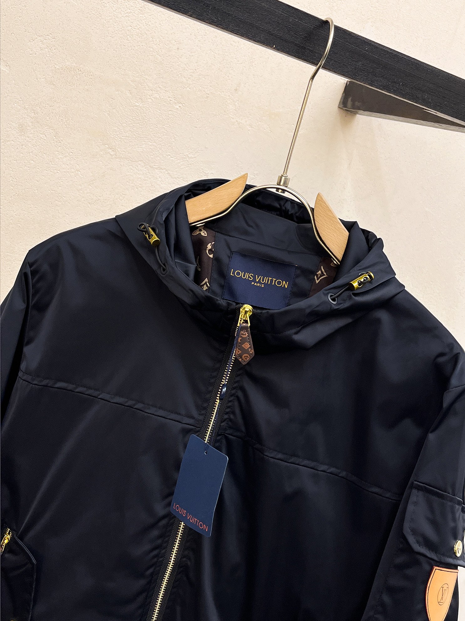 Louis Vuitton 2025SS Spring Men's Reversible Jacket - High-End Quality 4 i1725524084 6002 0