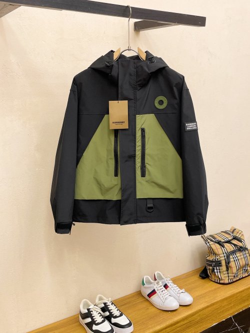 Veste Burberry Homme Bicolore Printemps 2025 - Confort et Style Premium 1 Veste Burberry Homme Bicolore Printemps 2025 - Confort et Style Premium