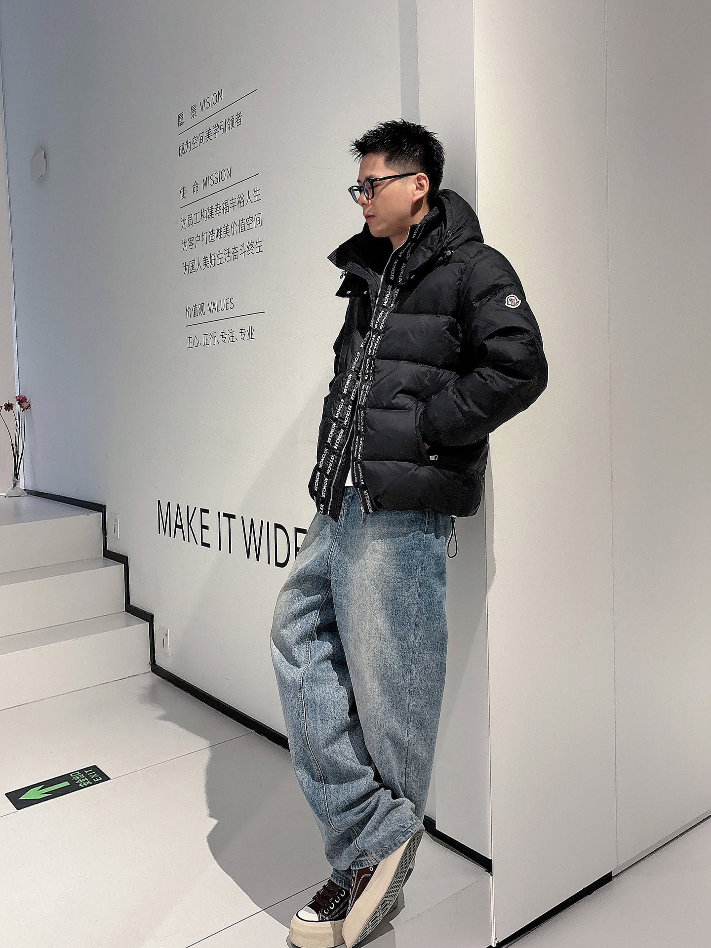 蒙口 官网款2025秋冬新款羽绒服。这款号称羽绒服届最高端的，全部90绒的三标齐全带着经典的Logo组合