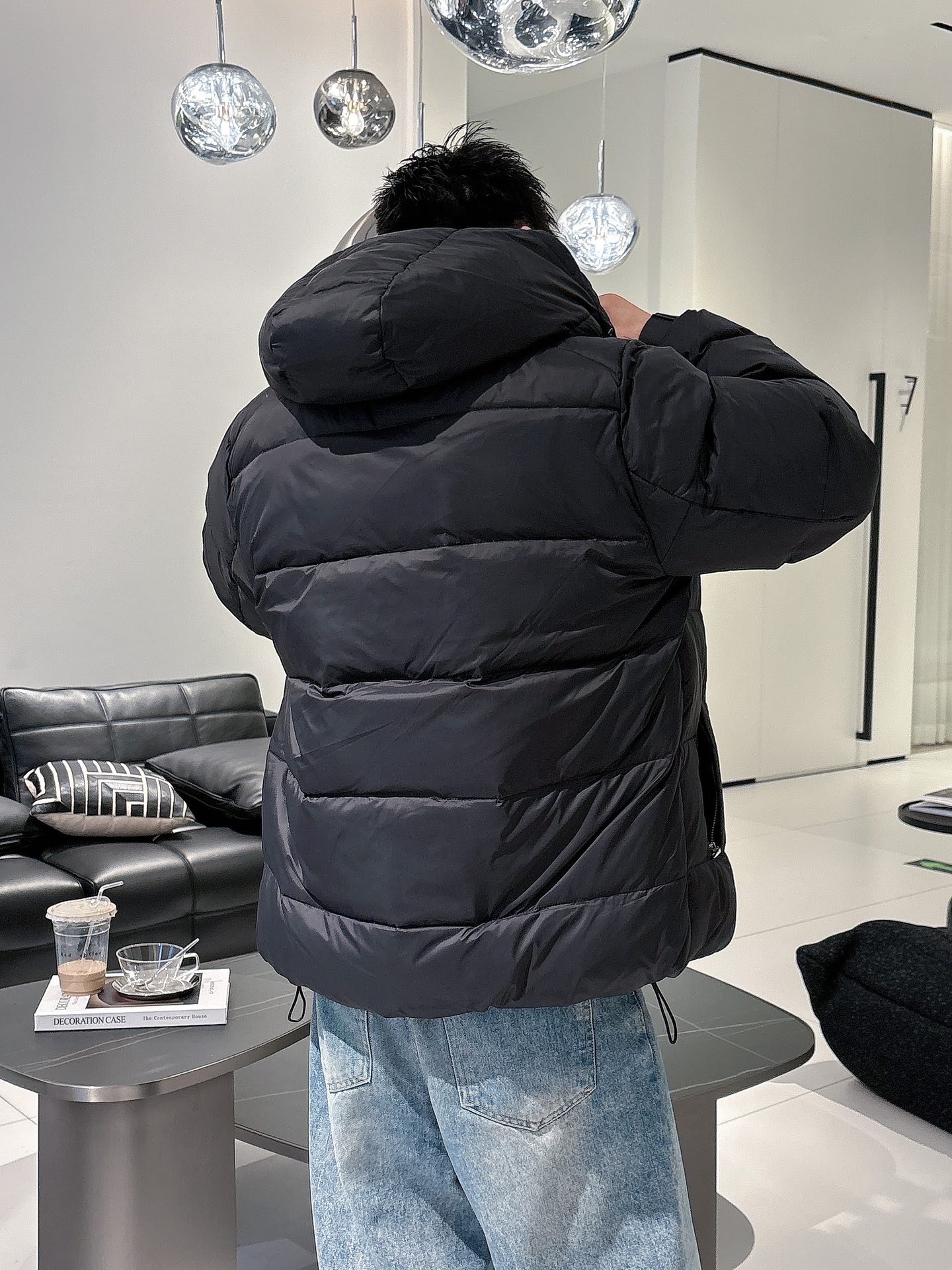 蒙口 官网款2025秋冬新款羽绒服。这款号称羽绒服届最高端的，全部90绒的三标齐全带着经典的Logo组合