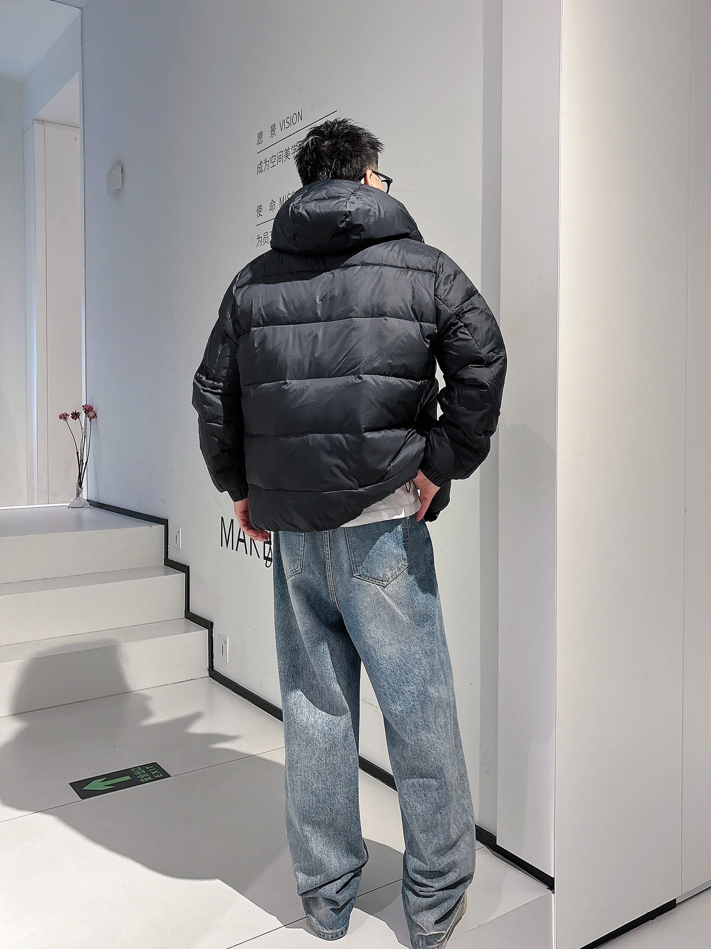 蒙口 官网款2025秋冬新款羽绒服。这款号称羽绒服届最高端的，全部90绒的三标齐全带着经典的Logo组合