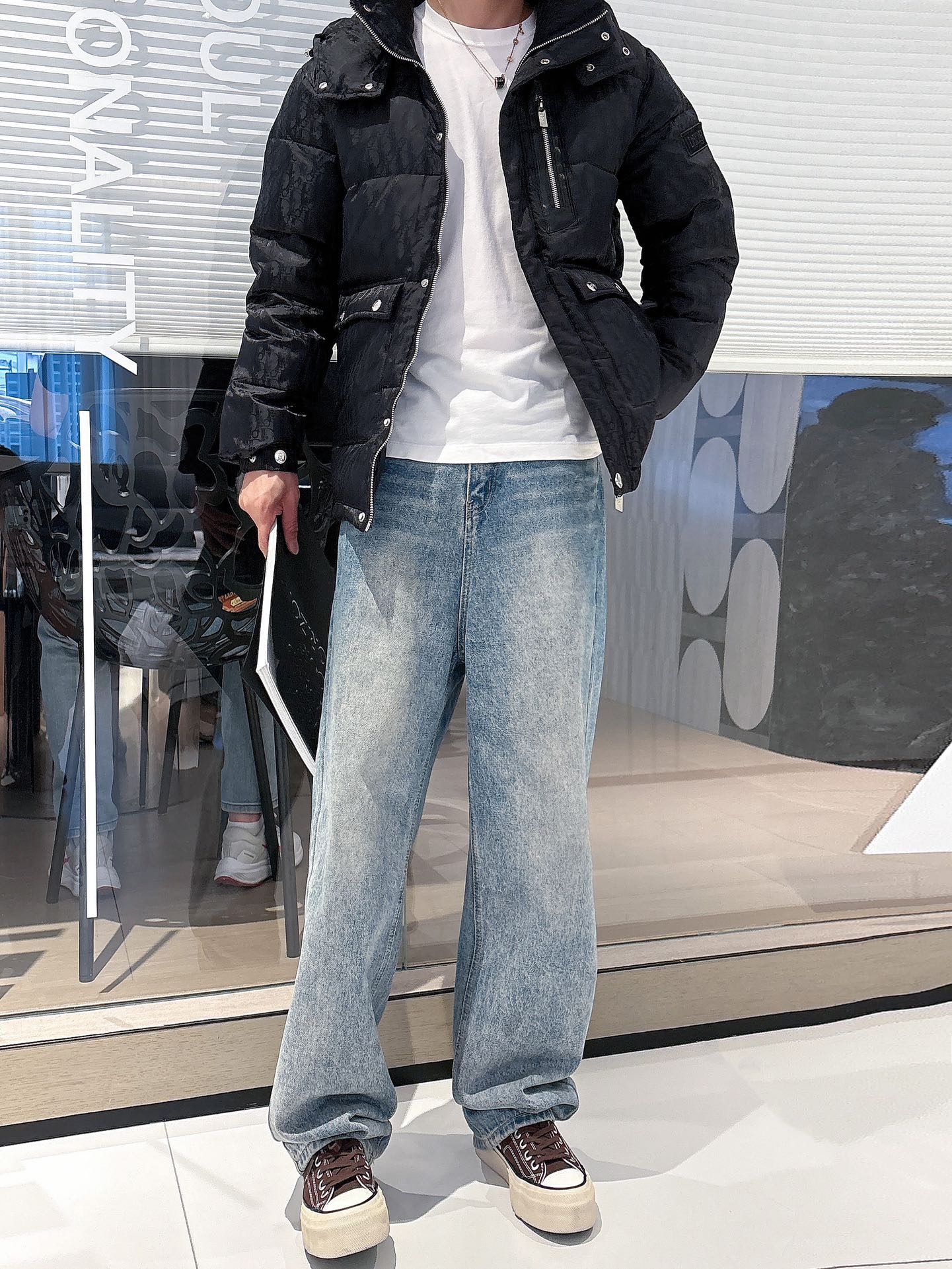 迪奥 官网款2025秋冬新款羽绒服。这款号称羽绒服届最高端的，全部90绒的三标齐全带着经典的Logo组合