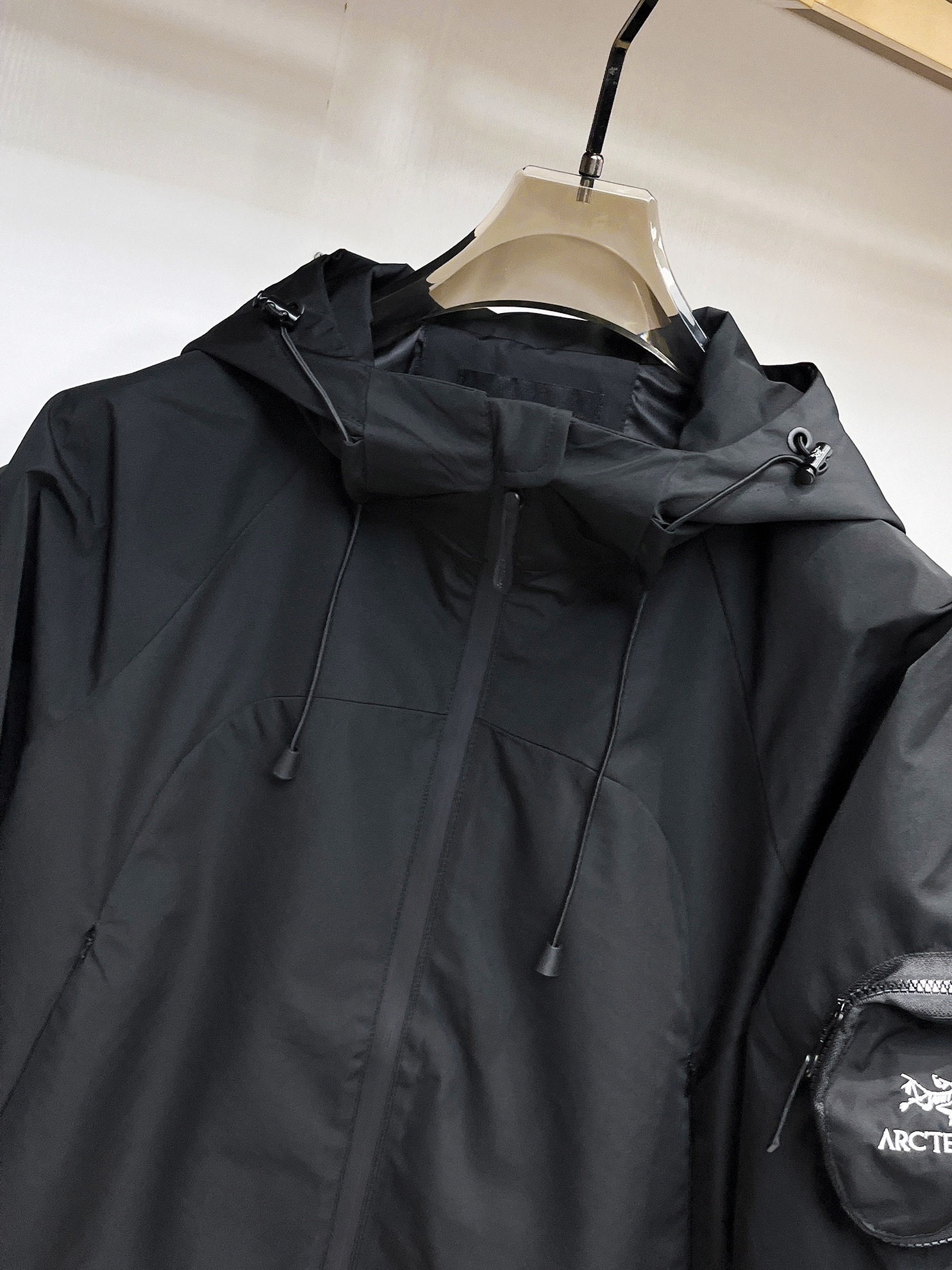 Arc'teryx 2025SS Men's Black Lightweight Breathable Jacket 4 i1728837942 1151 0