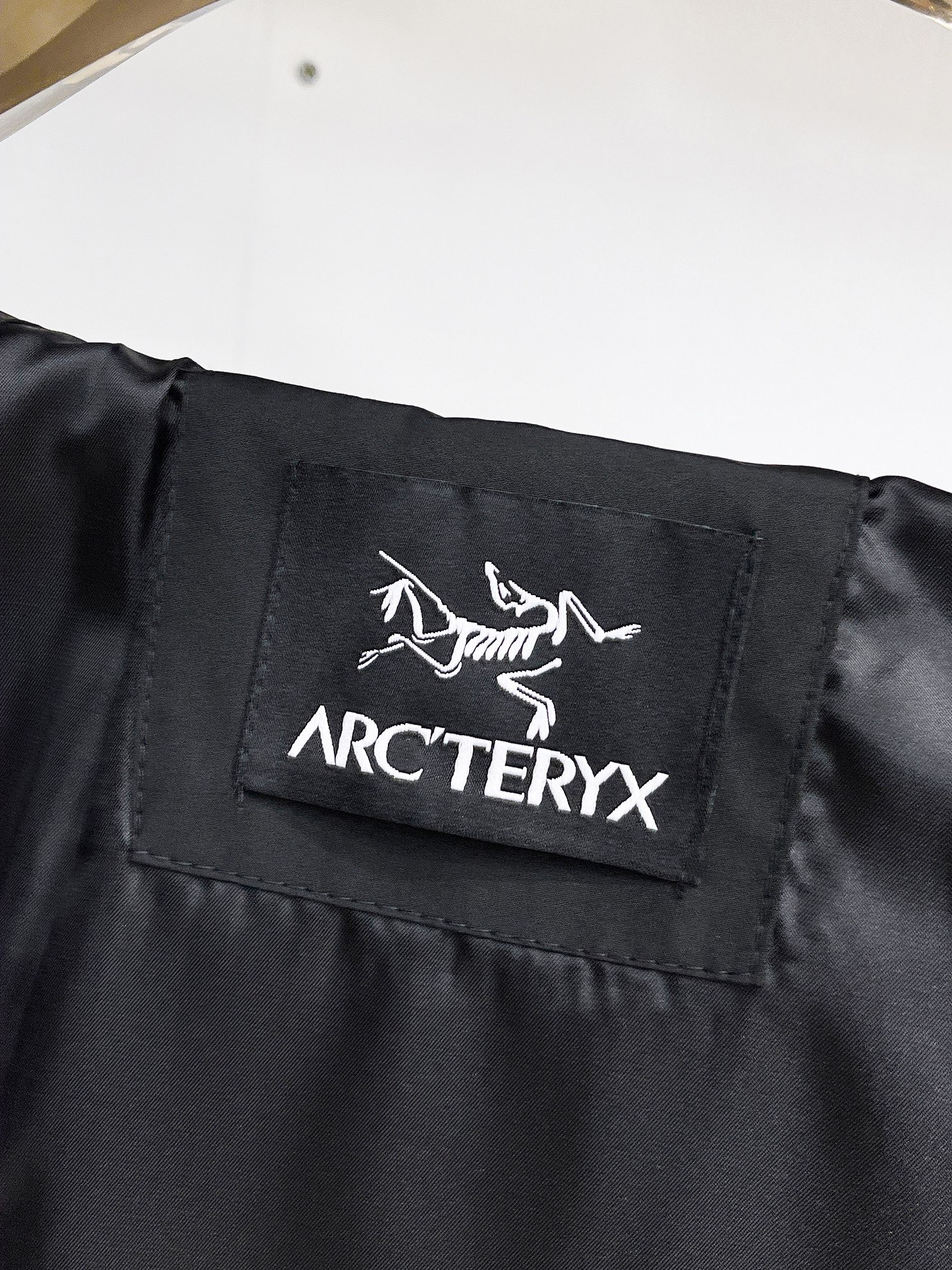 Arc'teryx 2025SS Men's Black Lightweight Breathable Jacket 8 i1728837942 462 0