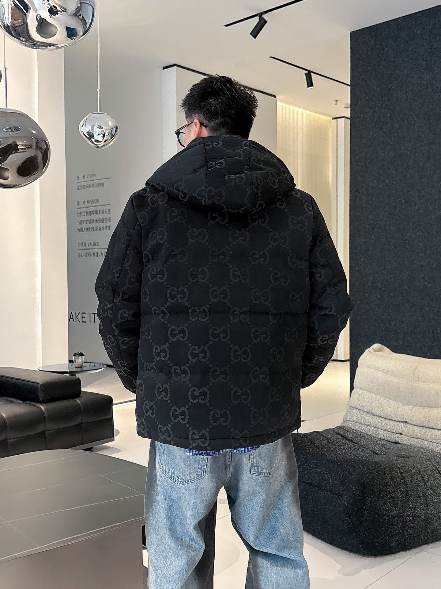 古奇 官网款2025秋冬新款羽绒服。这款号称羽绒服届最高端的，全部90绒的三标齐全带着经典的Logo组合