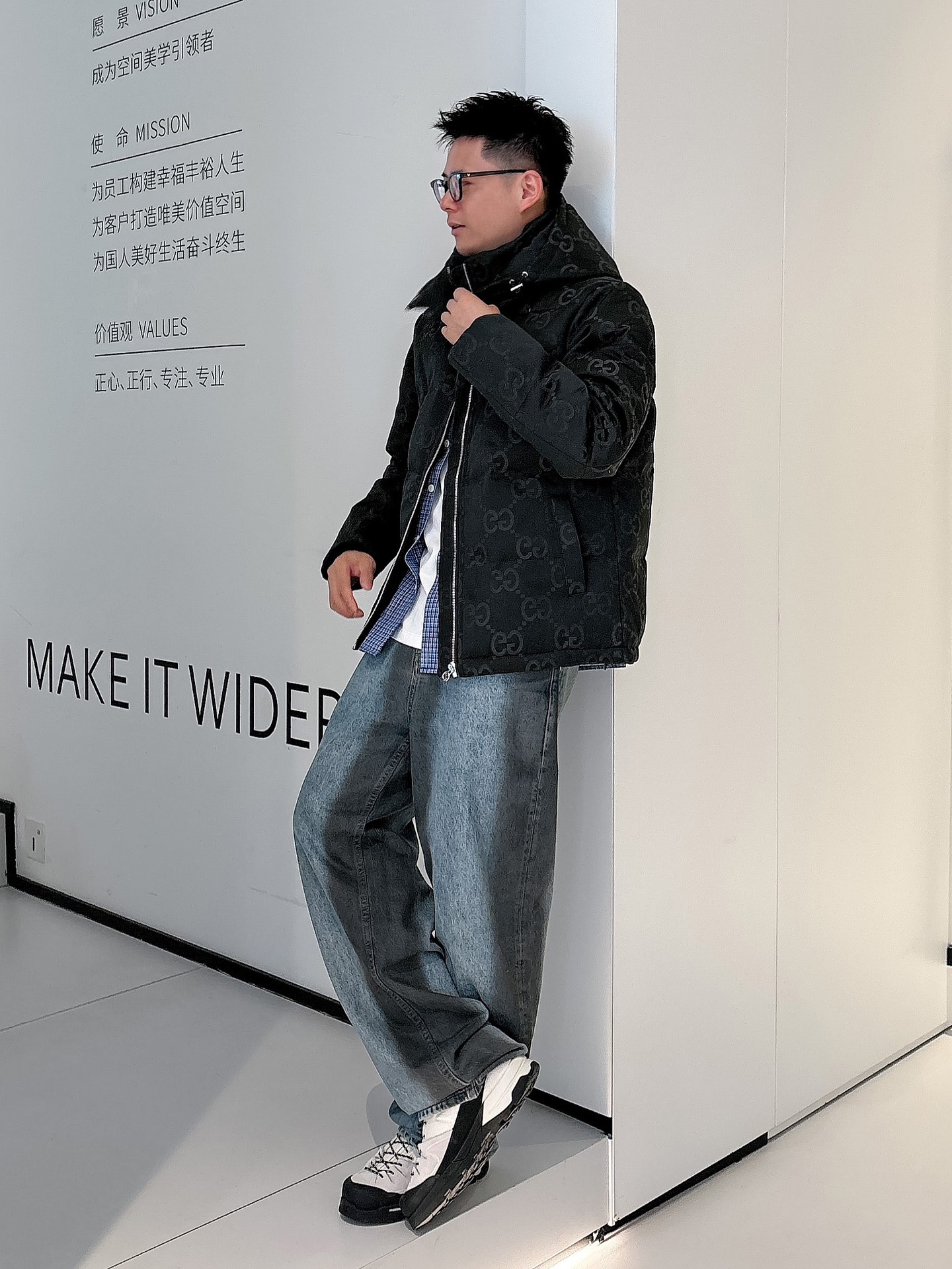 古奇 官网款2025秋冬新款羽绒服。这款号称羽绒服届最高端的，全部90绒的三标齐全带着经典的Logo组合