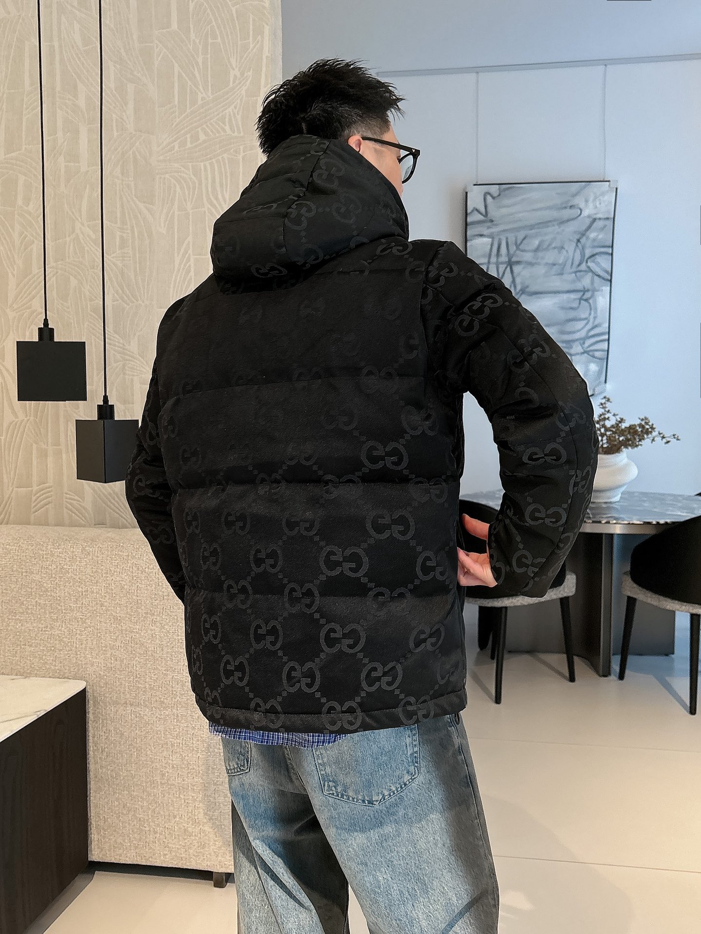 古奇 官网款2025秋冬新款羽绒服。这款号称羽绒服届最高端的，全部90绒的三标齐全带着经典的Logo组合