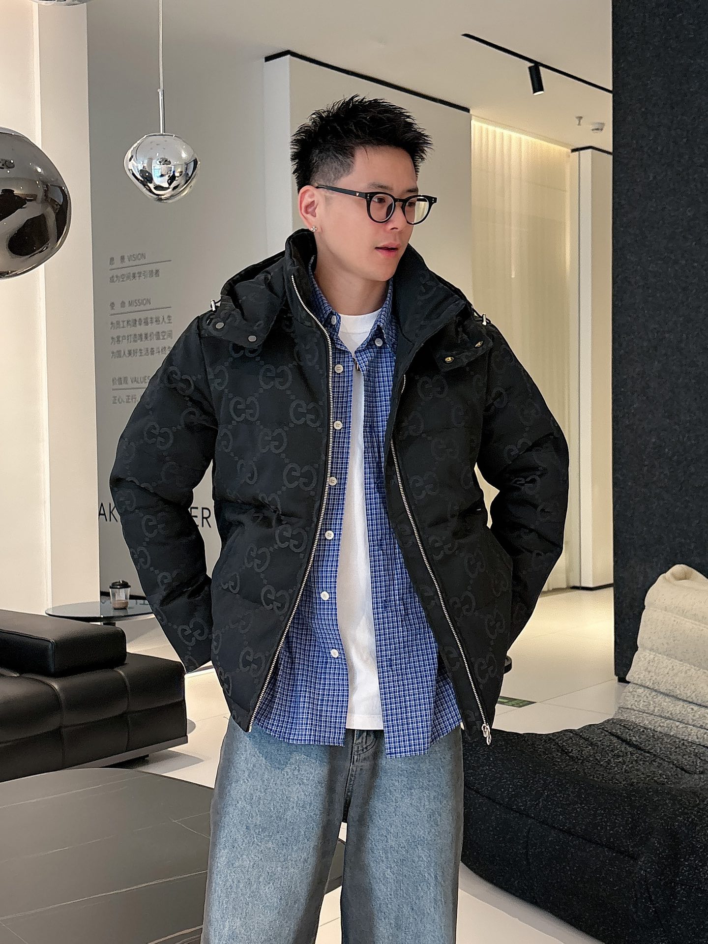 古奇 官网款2025秋冬新款羽绒服。这款号称羽绒服届最高端的，全部90绒的三标齐全带着经典的Logo组合