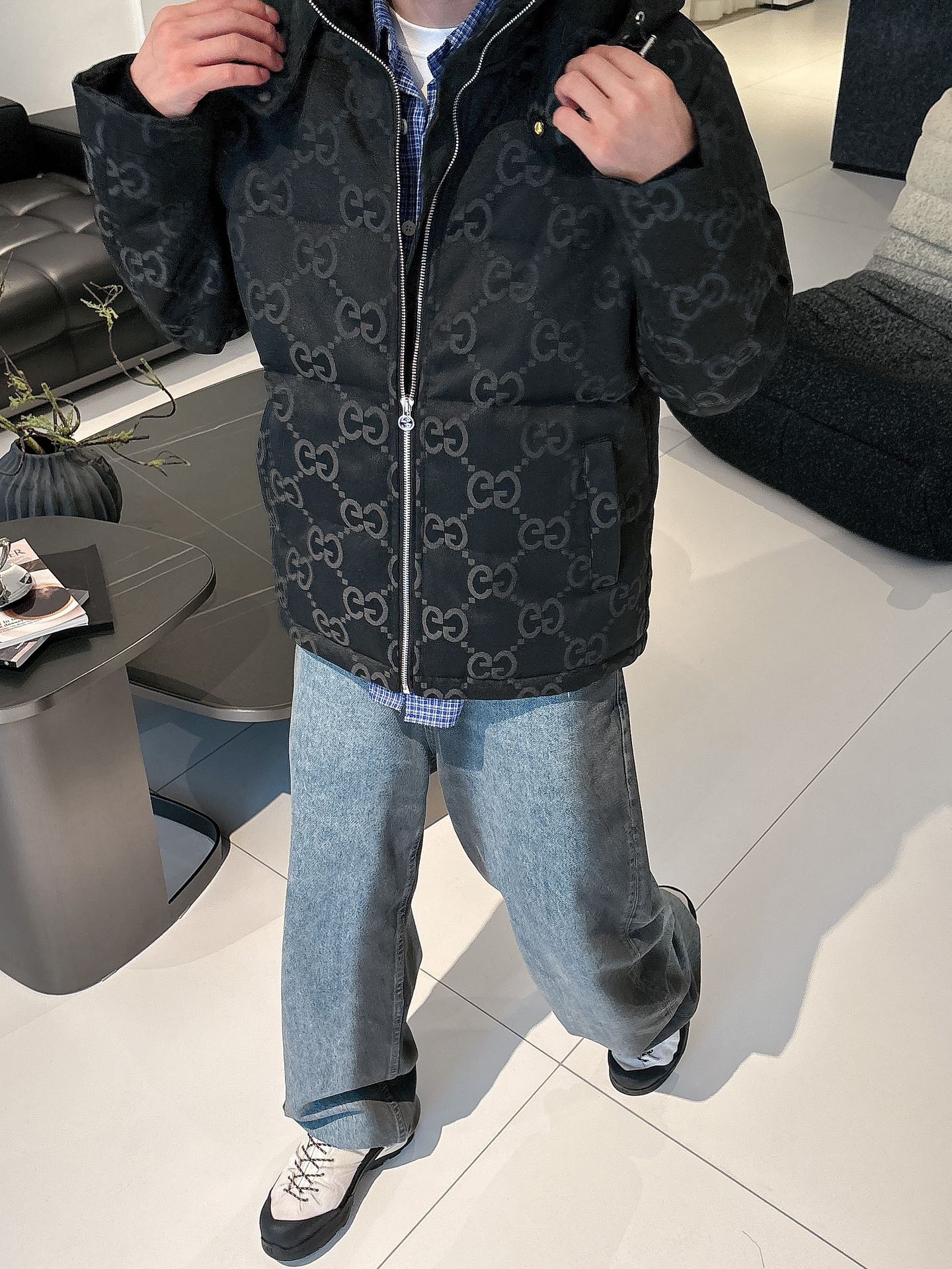 古奇 官网款2025秋冬新款羽绒服。这款号称羽绒服届最高端的，全部90绒的三标齐全带着经典的Logo组合