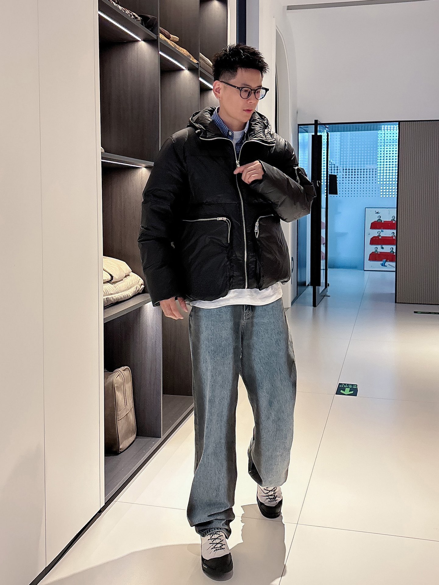 普拉达 官网款2025秋冬新款羽绒服。这款号称羽绒服届最高端的，全部90绒的三标齐全带着经典的Logo组