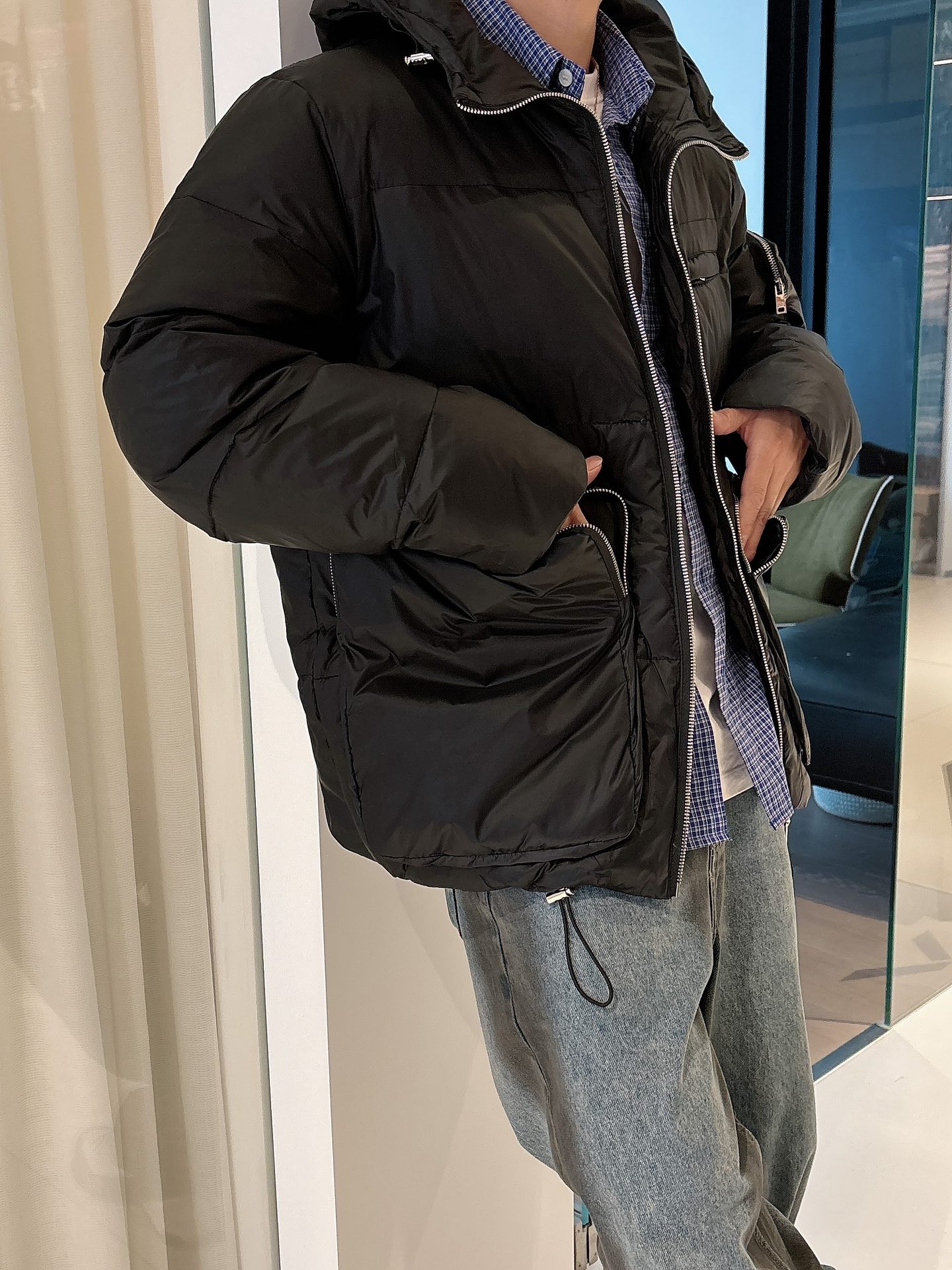 普拉达 官网款2025秋冬新款羽绒服。这款号称羽绒服届最高端的，全部90绒的三标齐全带着经典的Logo组