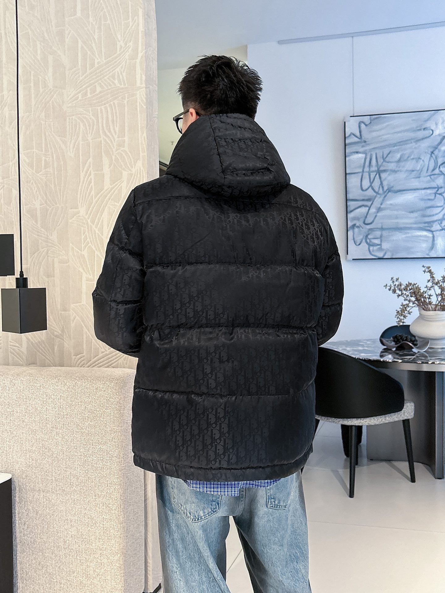 迪奥 官网款2025秋冬新款羽绒服。这款号称羽绒服届最高端的，全部90绒的三标齐全带着经典的Logo组合