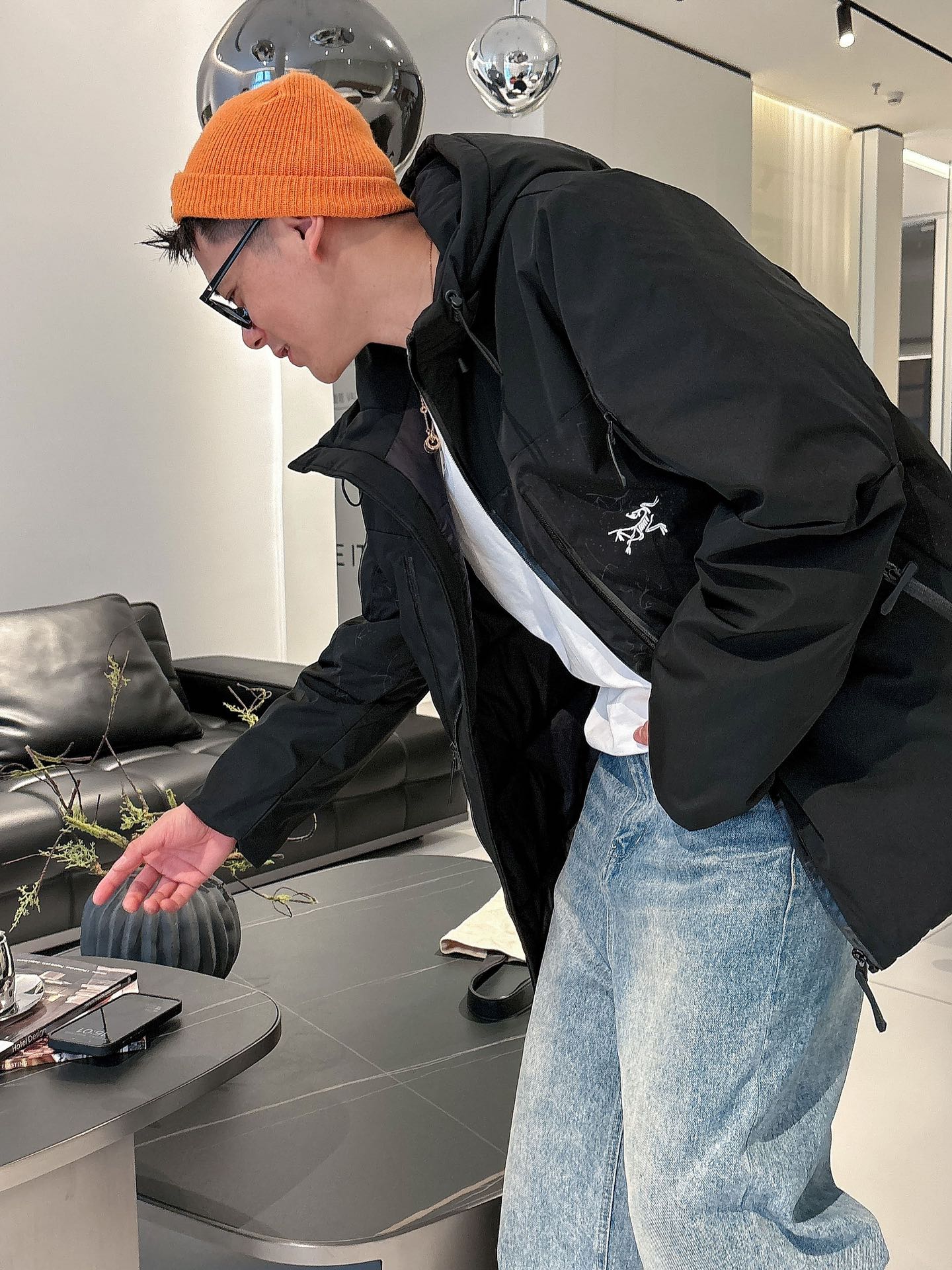 始祖鸟 官网款2025秋冬新款羽绒服。这款号称羽绒服届最高端的，全部90绒的三标齐全带着经典的Logo组