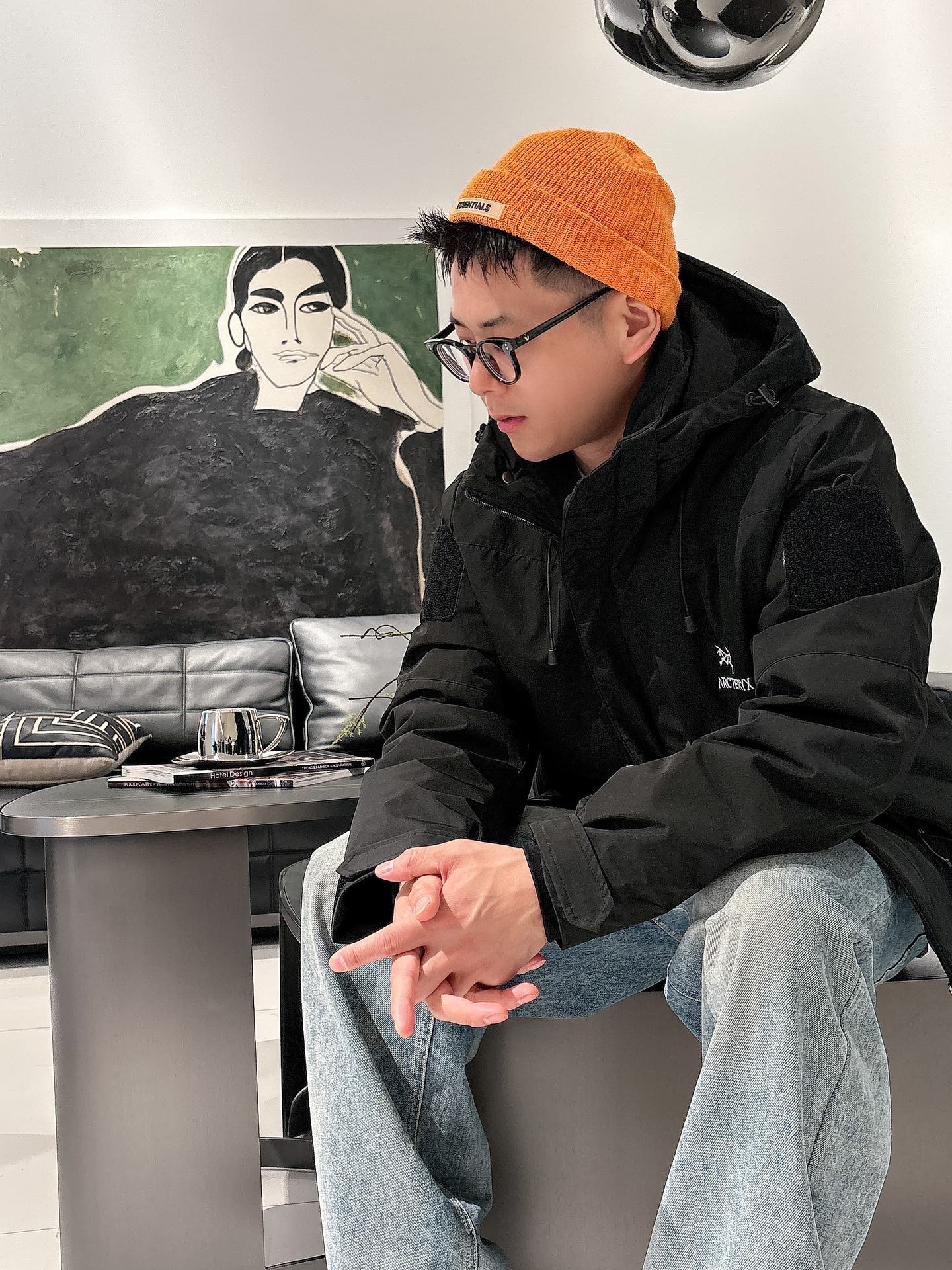 始祖鸟 官网款2025秋冬新款羽绒服。这款号称羽绒服届最高端的，全部90绒的三标齐全带着经典的Logo组