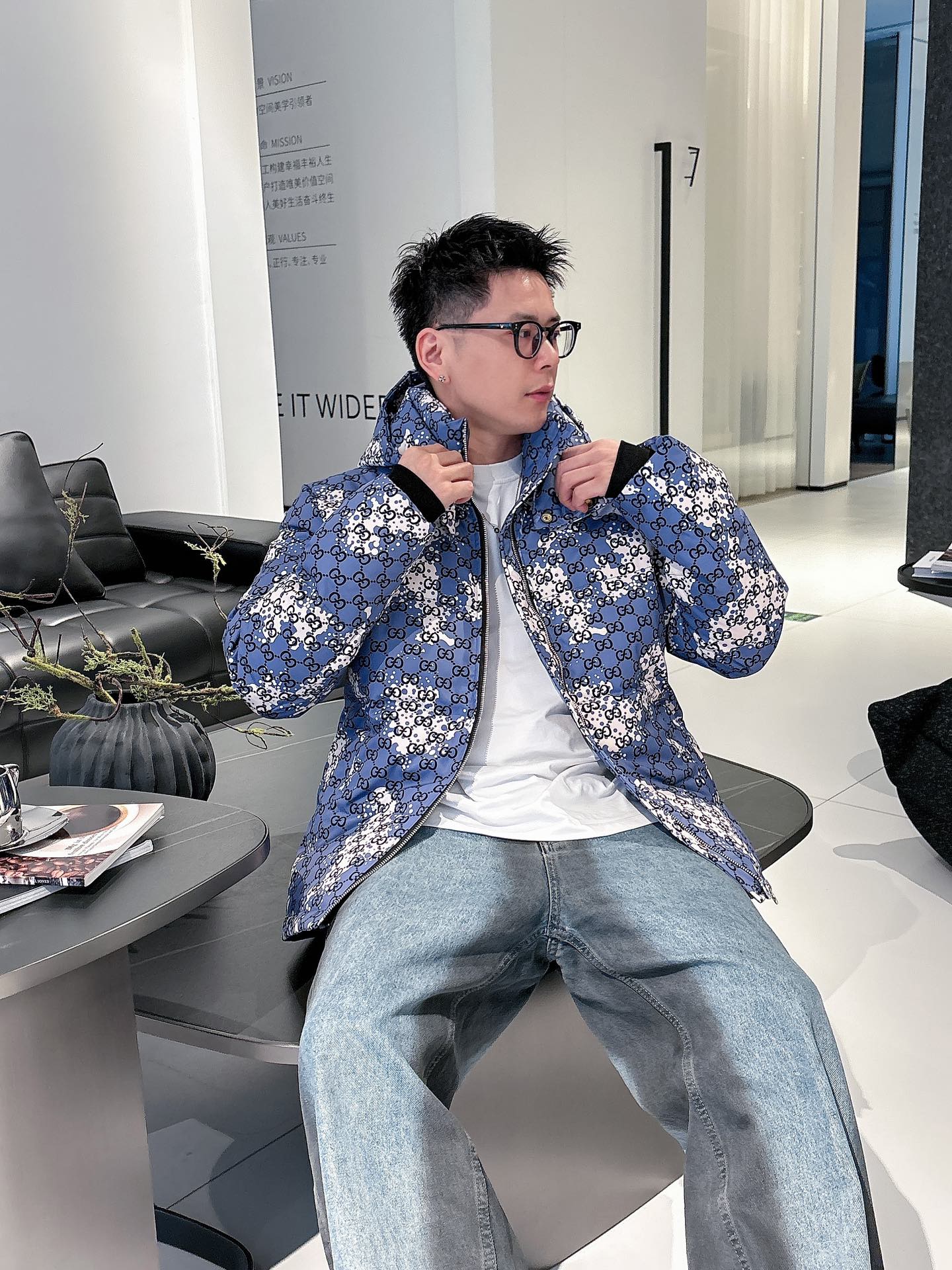 古奇 官网款2025秋冬新款羽绒服。这款号称羽绒服届最高端的，全部90绒的三标齐全带着经典的Logo组合