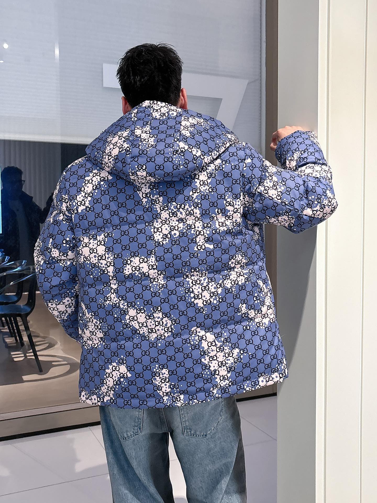 古奇 官网款2025秋冬新款羽绒服。这款号称羽绒服届最高端的，全部90绒的三标齐全带着经典的Logo组合