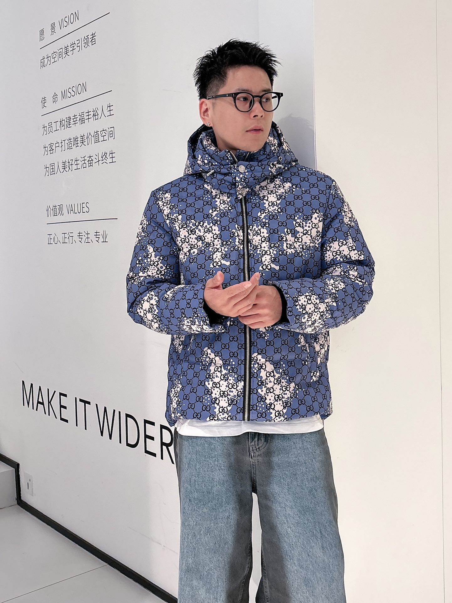 古奇 官网款2025秋冬新款羽绒服。这款号称羽绒服届最高端的，全部90绒的三标齐全带着经典的Logo组合