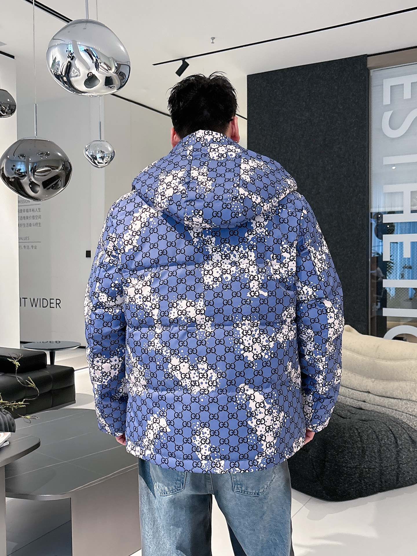 古奇 官网款2025秋冬新款羽绒服。这款号称羽绒服届最高端的，全部90绒的三标齐全带着经典的Logo组合