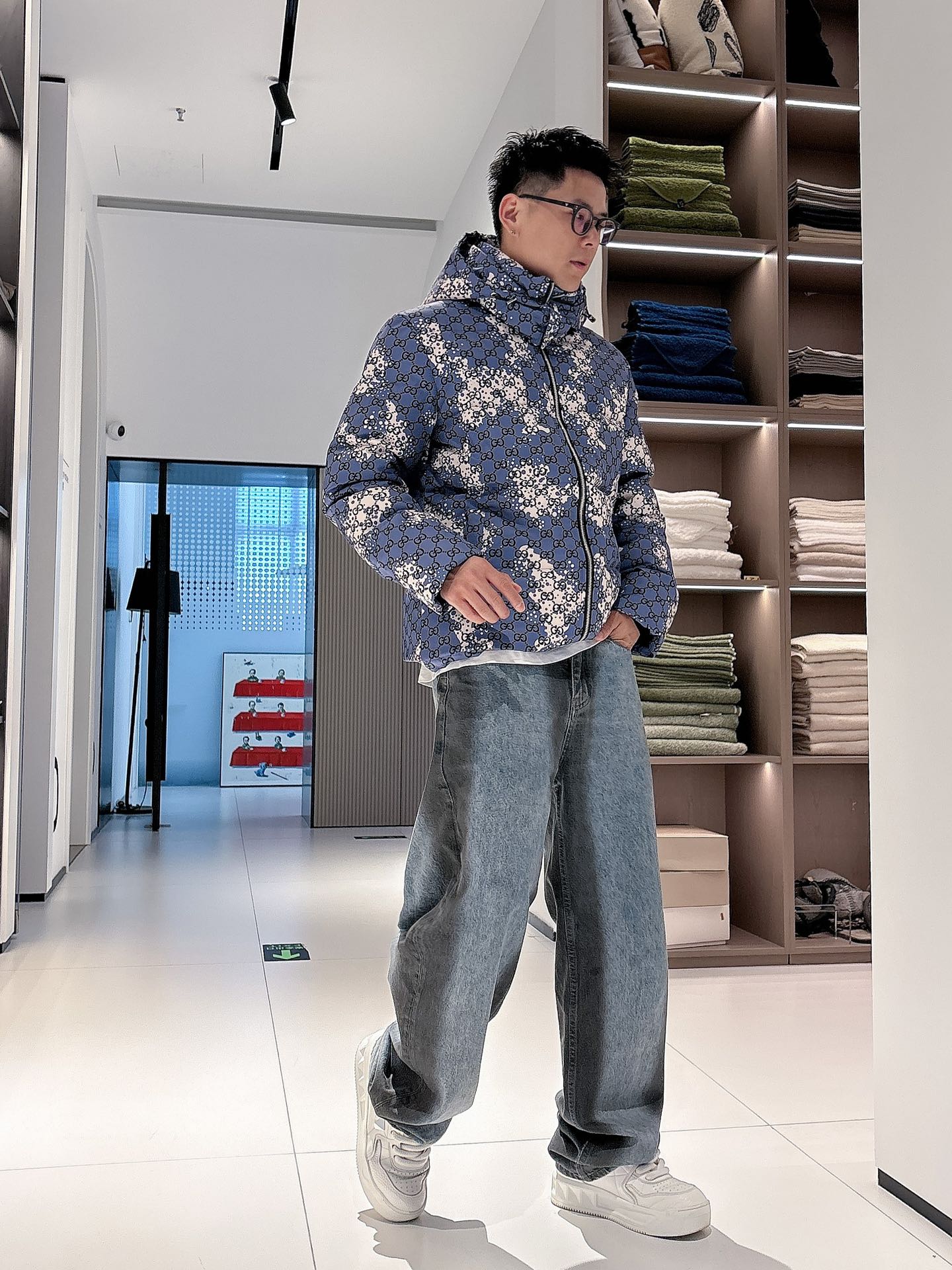 古奇 官网款2025秋冬新款羽绒服。这款号称羽绒服届最高端的，全部90绒的三标齐全带着经典的Logo组合