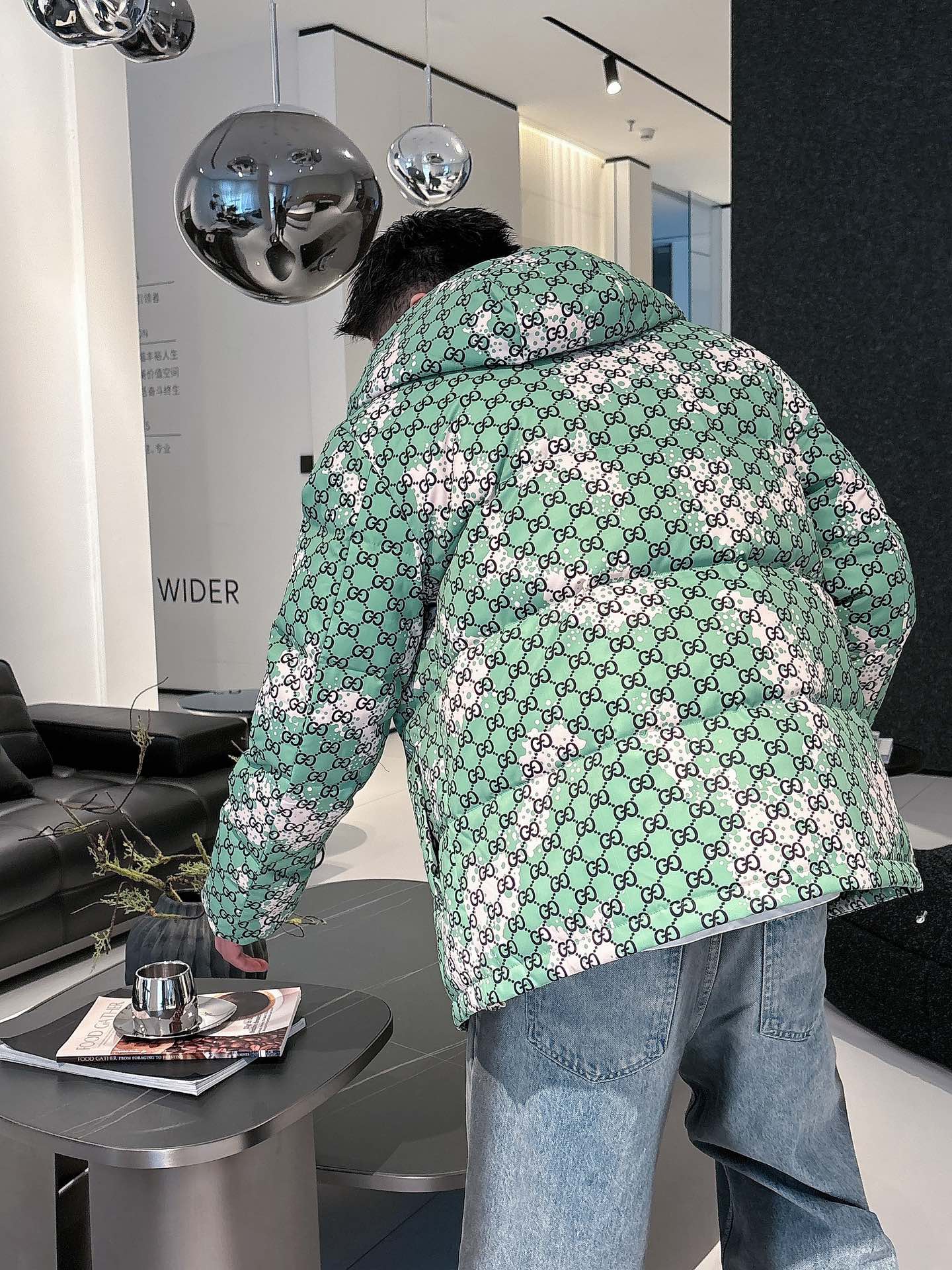 古奇 官网款2025秋冬新款羽绒服。这款号称羽绒服届最高端的，全部90绒的三标齐全带着经典的Logo组合