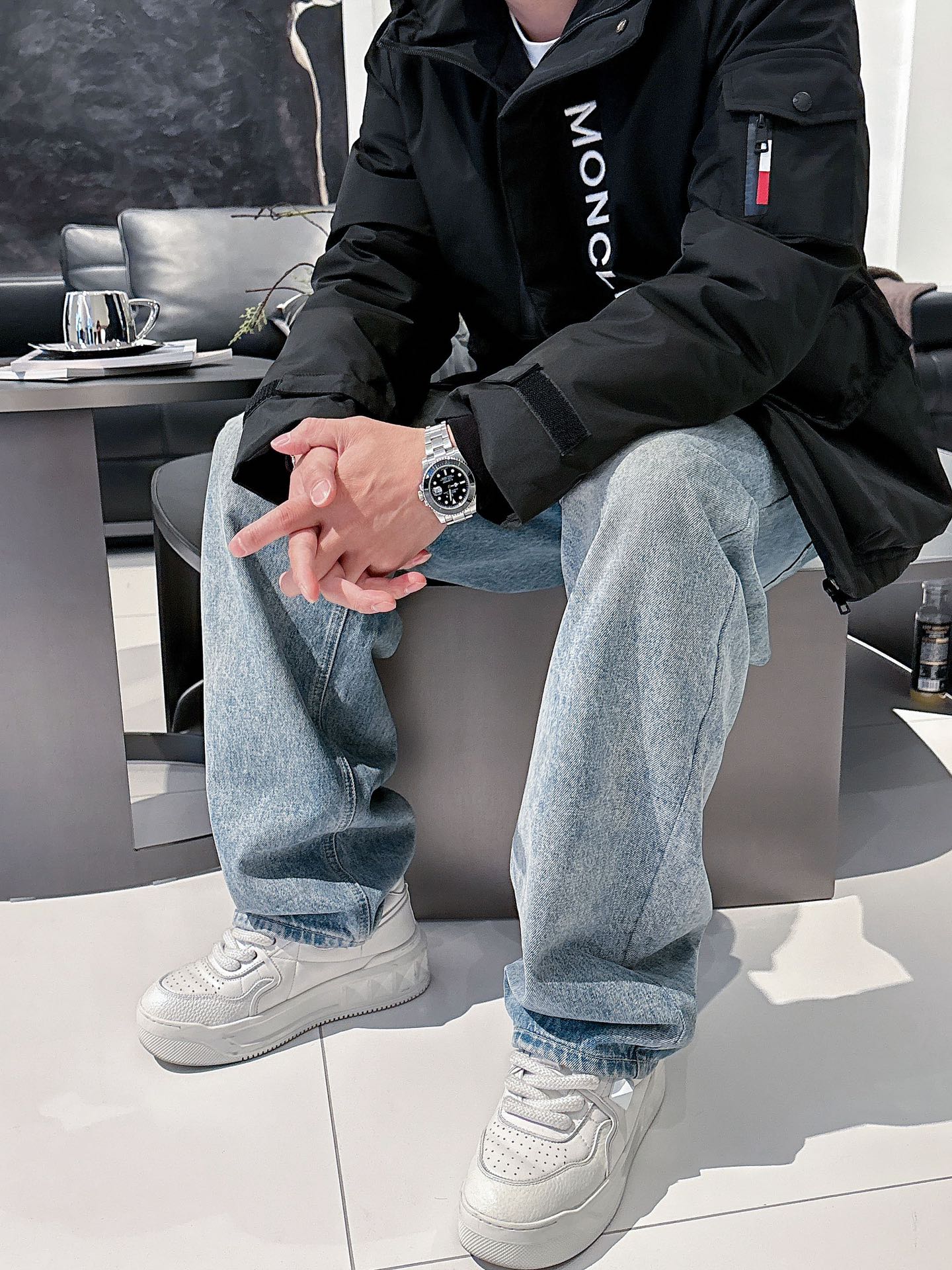 蒙口 官网款2025秋冬新款羽绒服。这款号称羽绒服届最高端的，全部90绒的三标齐全带着经典的Logo组合