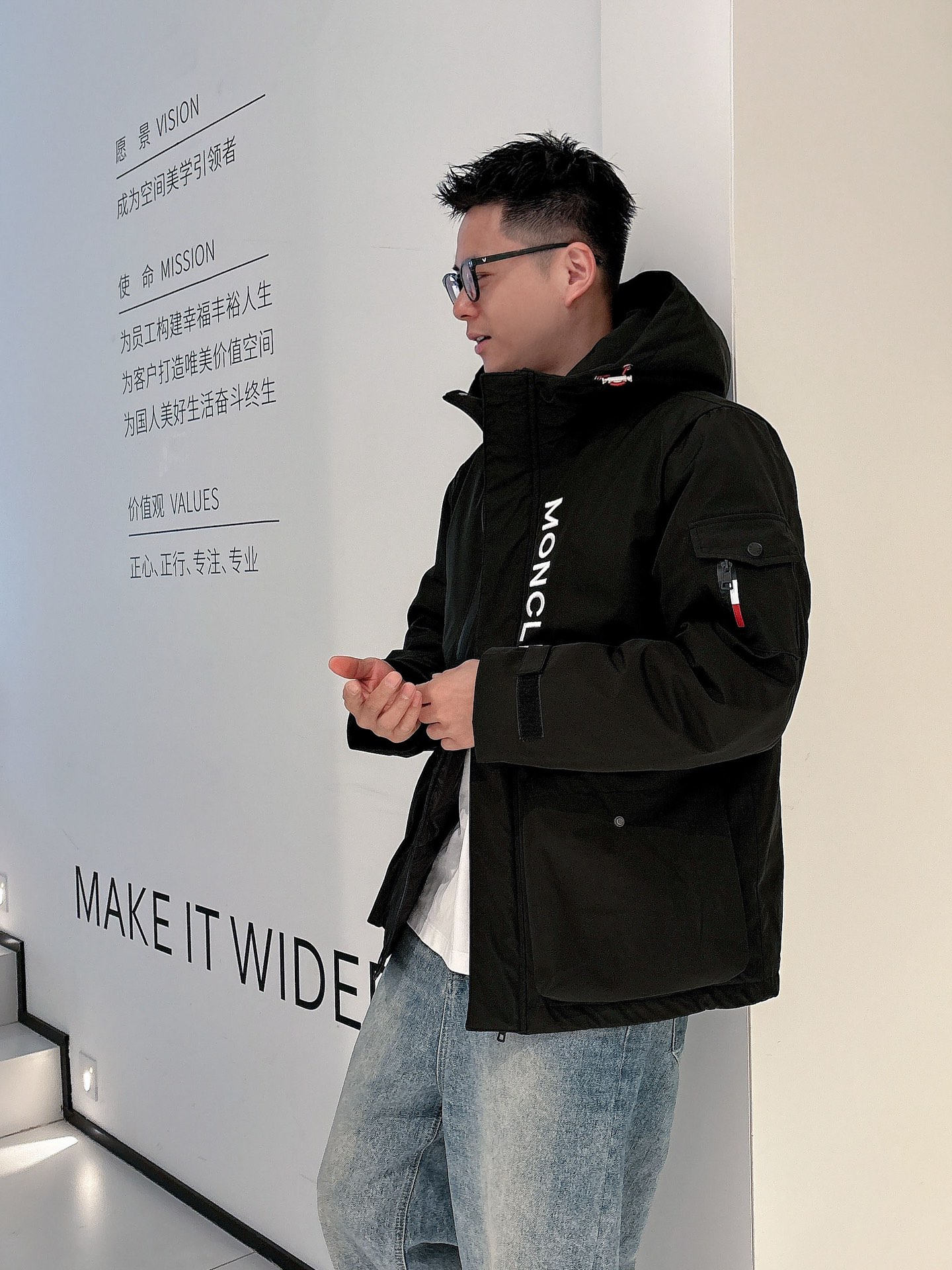 蒙口 官网款2025秋冬新款羽绒服。这款号称羽绒服届最高端的，全部90绒的三标齐全带着经典的Logo组合