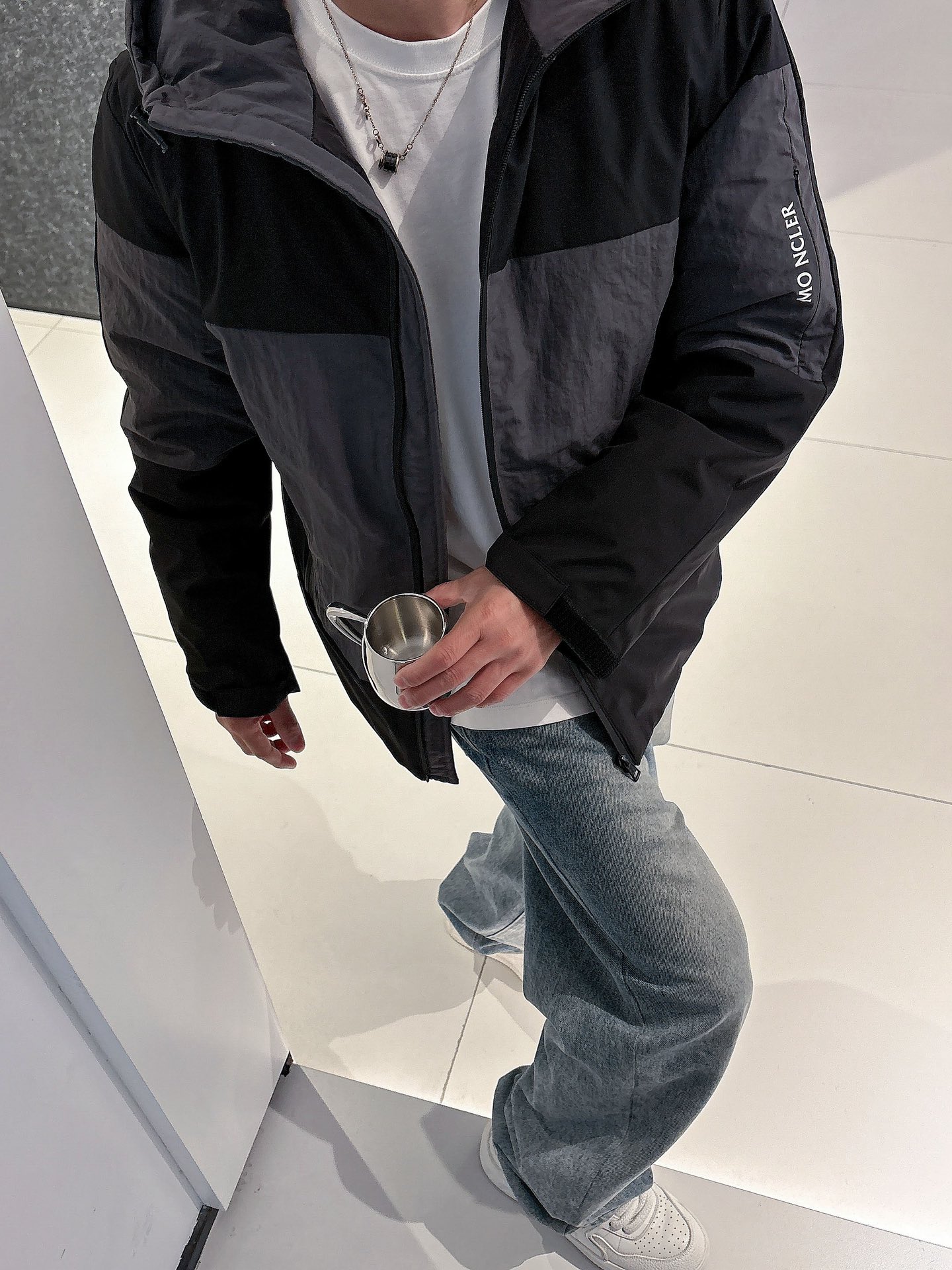 蒙口 官网款2025秋冬新款羽绒服。这款号称羽绒服届最高端的，全部90绒的三标齐全带着经典的Logo组合