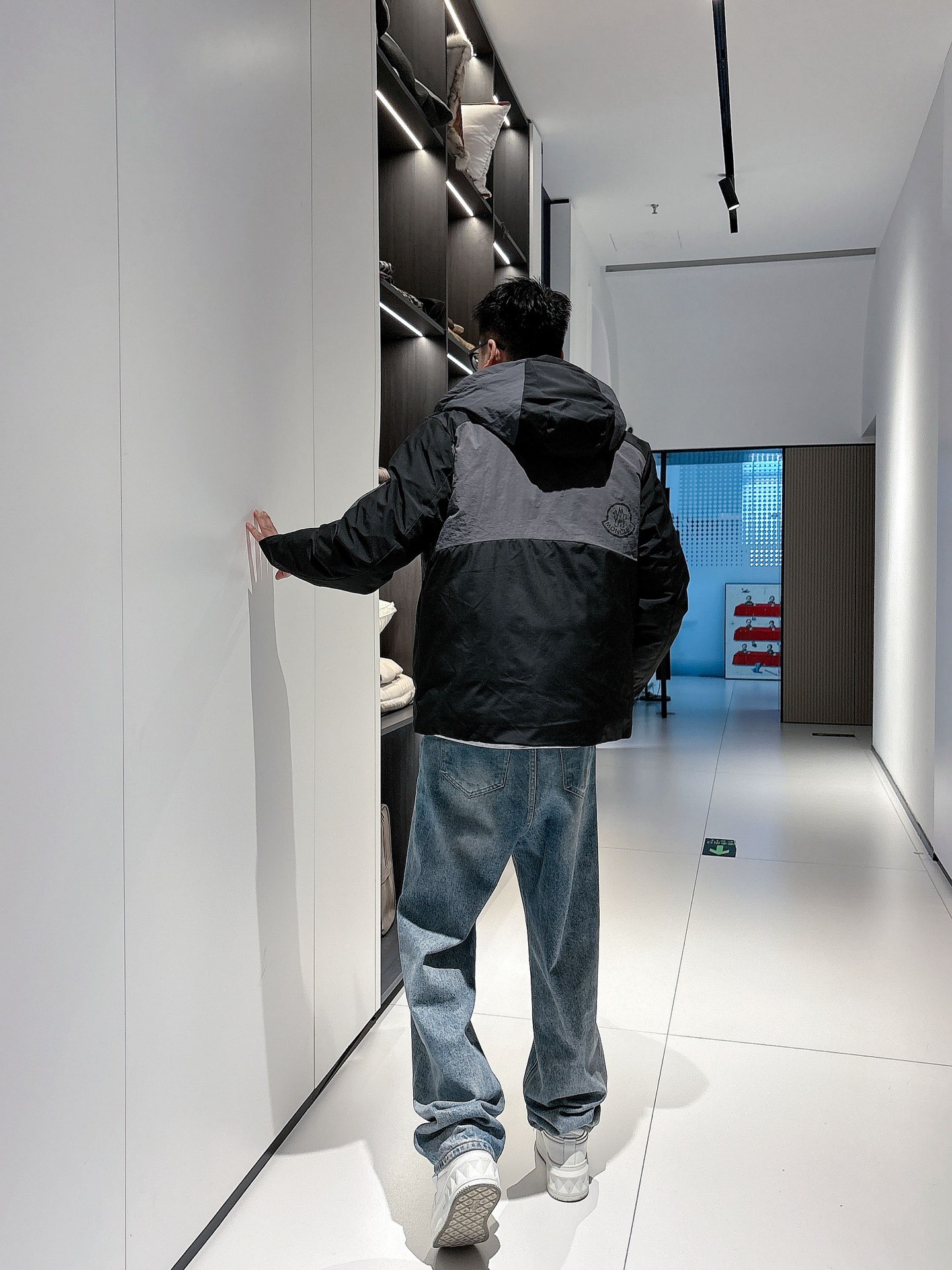 蒙口 官网款2025秋冬新款羽绒服。这款号称羽绒服届最高端的，全部90绒的三标齐全带着经典的Logo组合