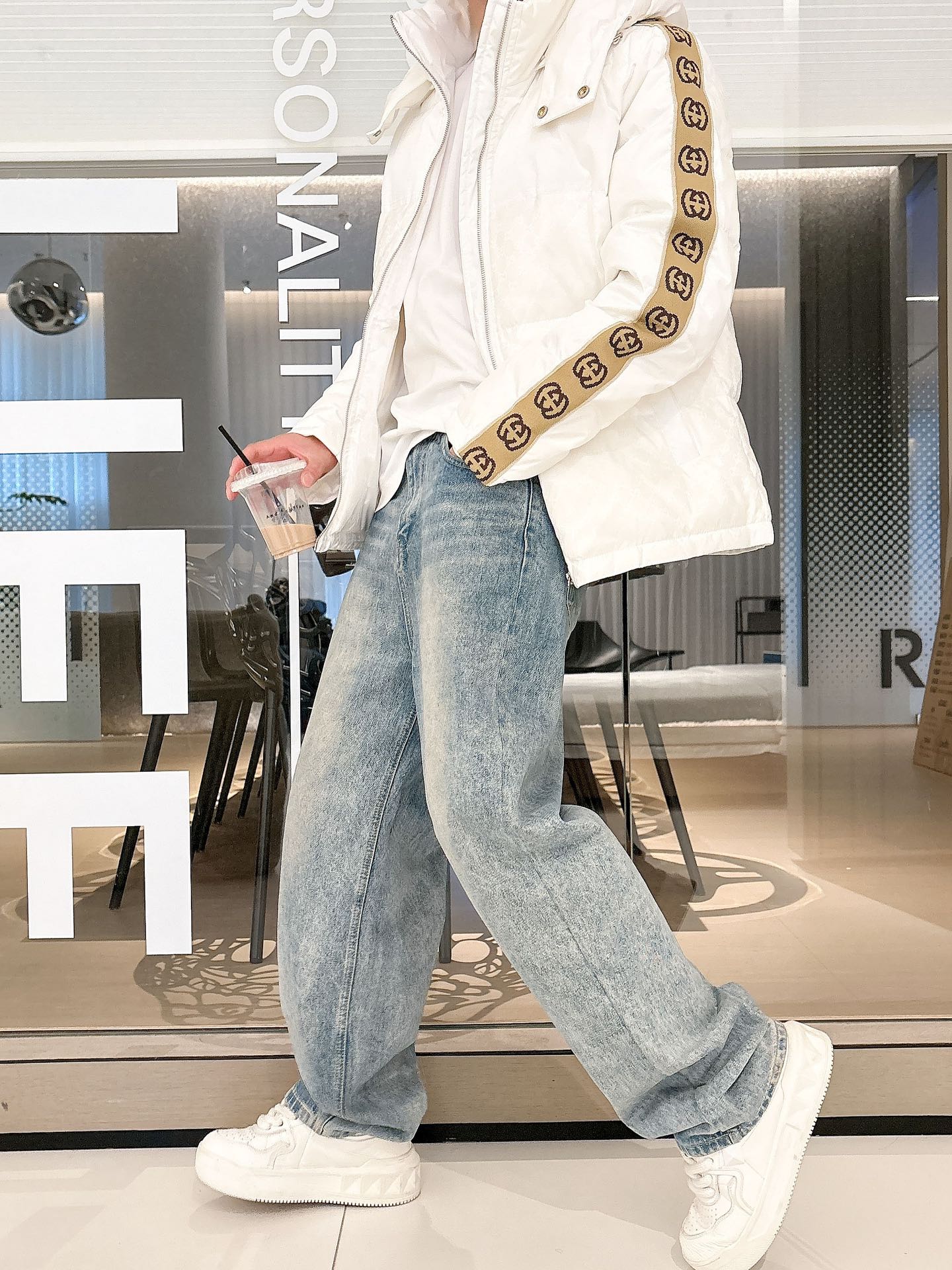 古奇 官网款2025秋冬新款羽绒服。这款号称羽绒服届最高端的，全部90绒的三标齐全带着经典的Logo组合