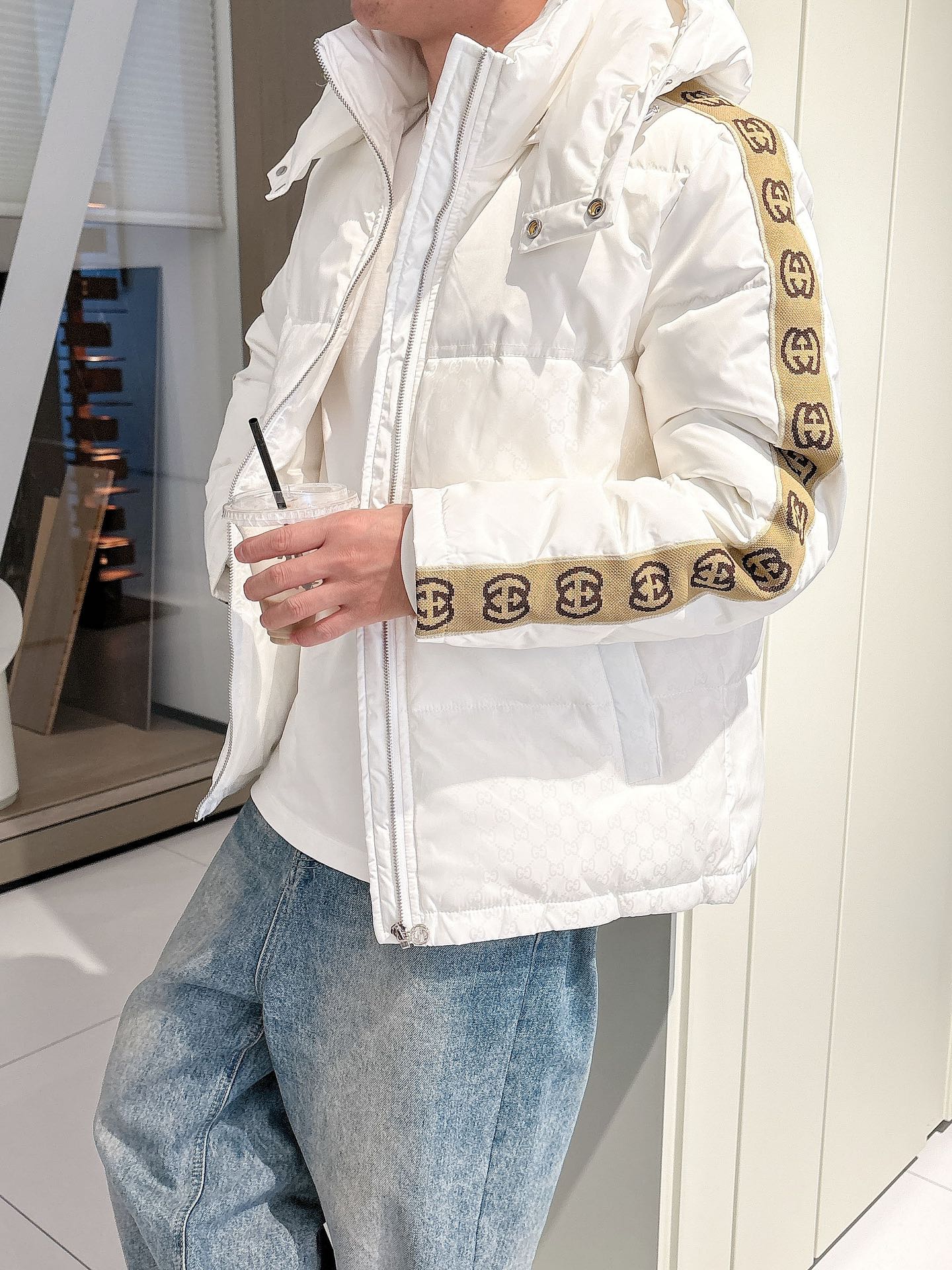 古奇 官网款2025秋冬新款羽绒服。这款号称羽绒服届最高端的，全部90绒的三标齐全带着经典的Logo组合