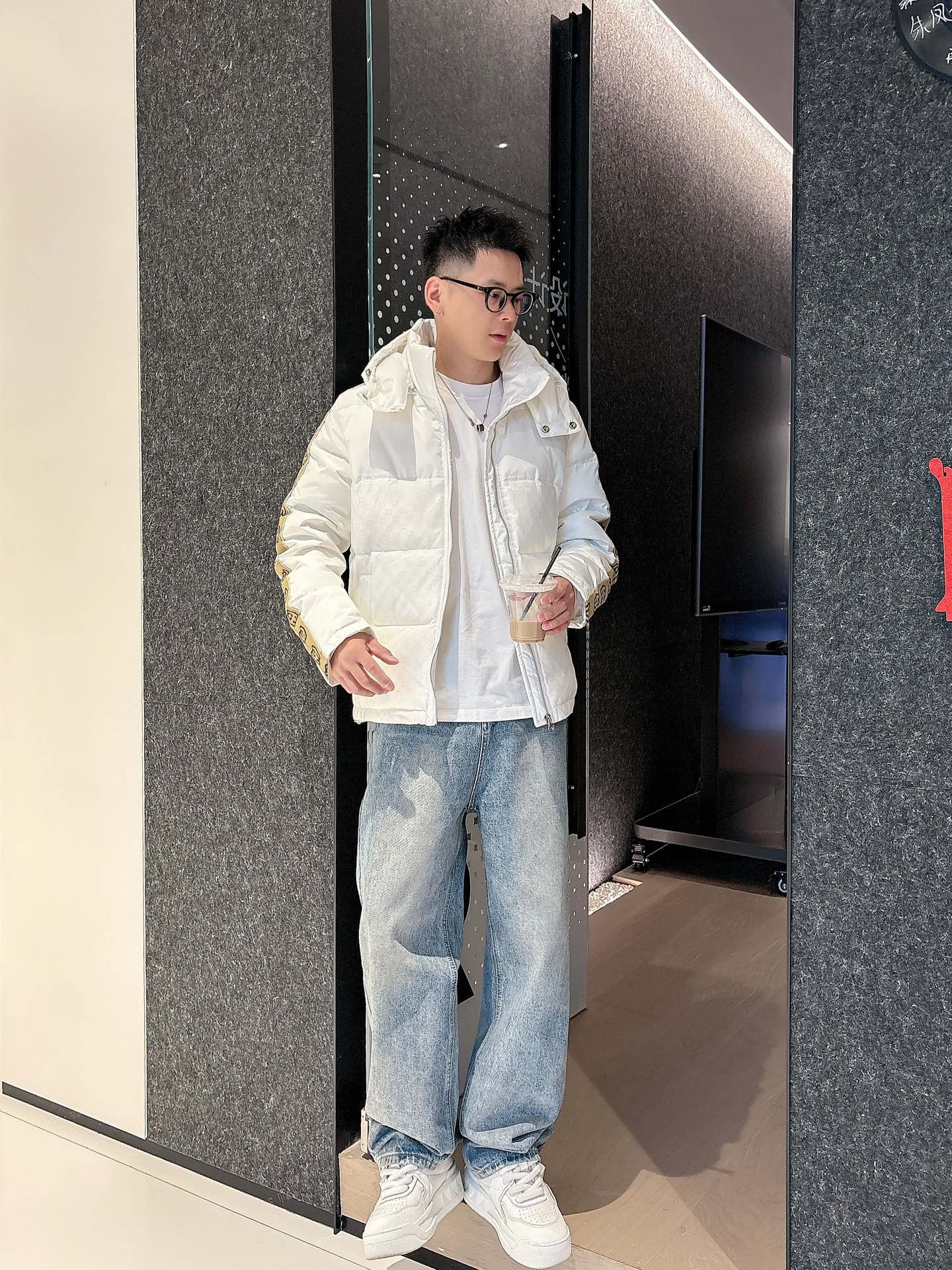 古奇 官网款2025秋冬新款羽绒服。这款号称羽绒服届最高端的，全部90绒的三标齐全带着经典的Logo组合