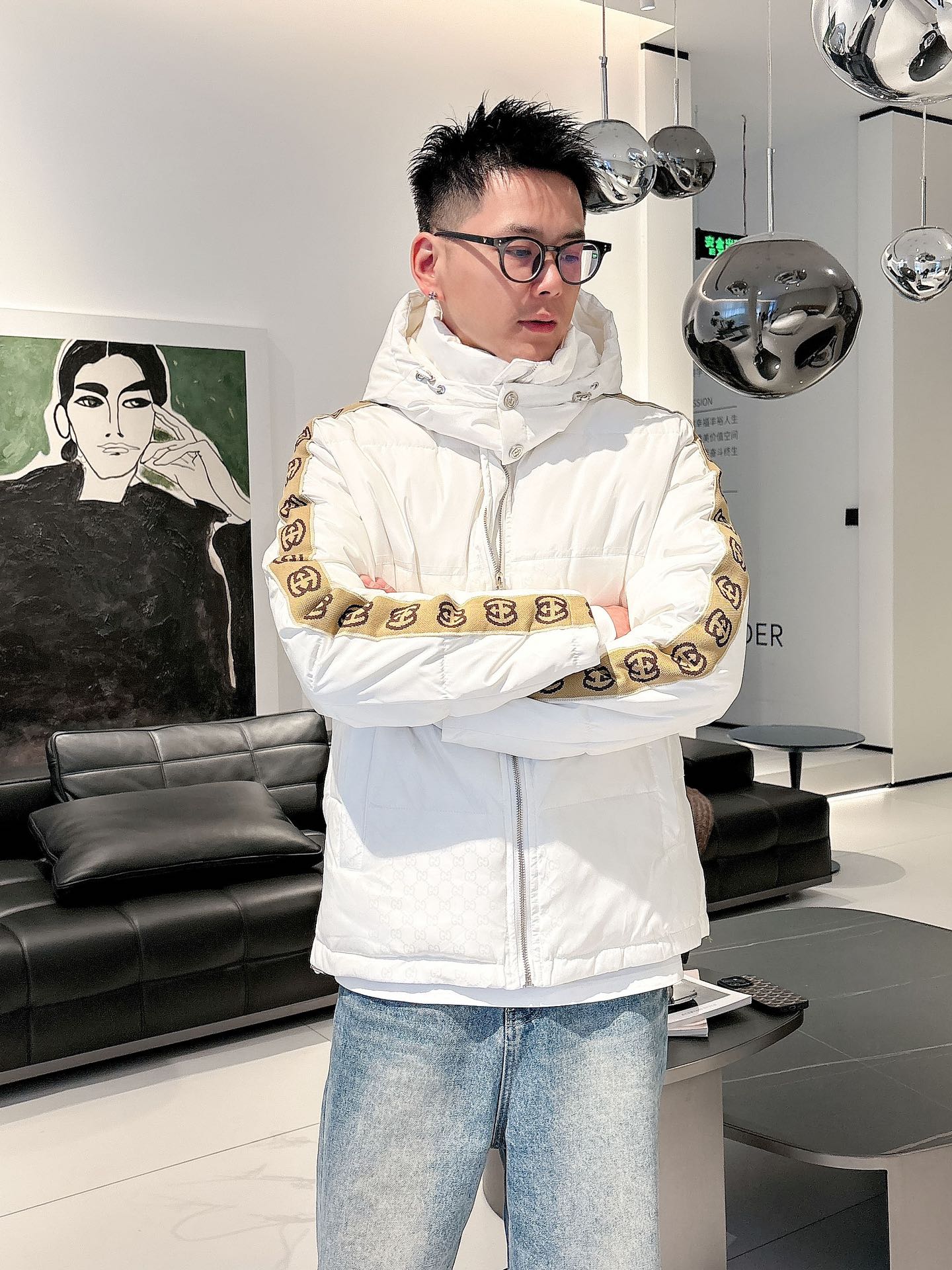 古奇 官网款2025秋冬新款羽绒服。这款号称羽绒服届最高端的，全部90绒的三标齐全带着经典的Logo组合