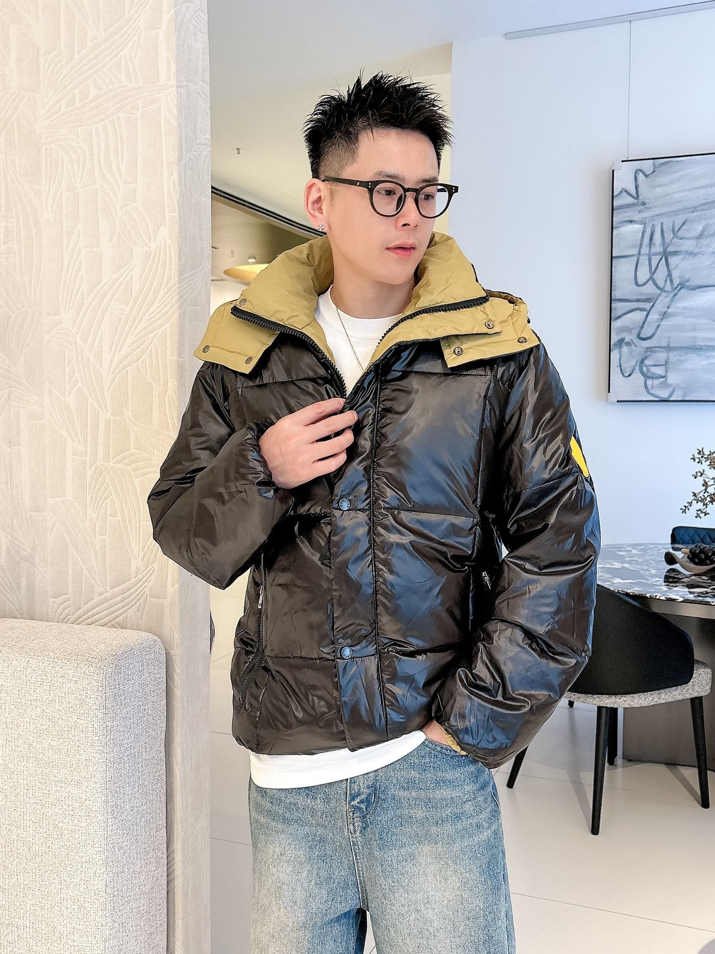 蒙口 官网款2025秋冬新款羽绒服。这款号称羽绒服届最高端的，全部90绒的三标齐全带着经典的Logo组合