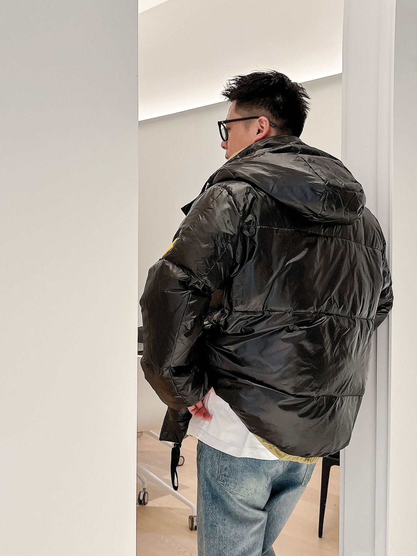 蒙口 官网款2025秋冬新款羽绒服。这款号称羽绒服届最高端的，全部90绒的三标齐全带着经典的Logo组合