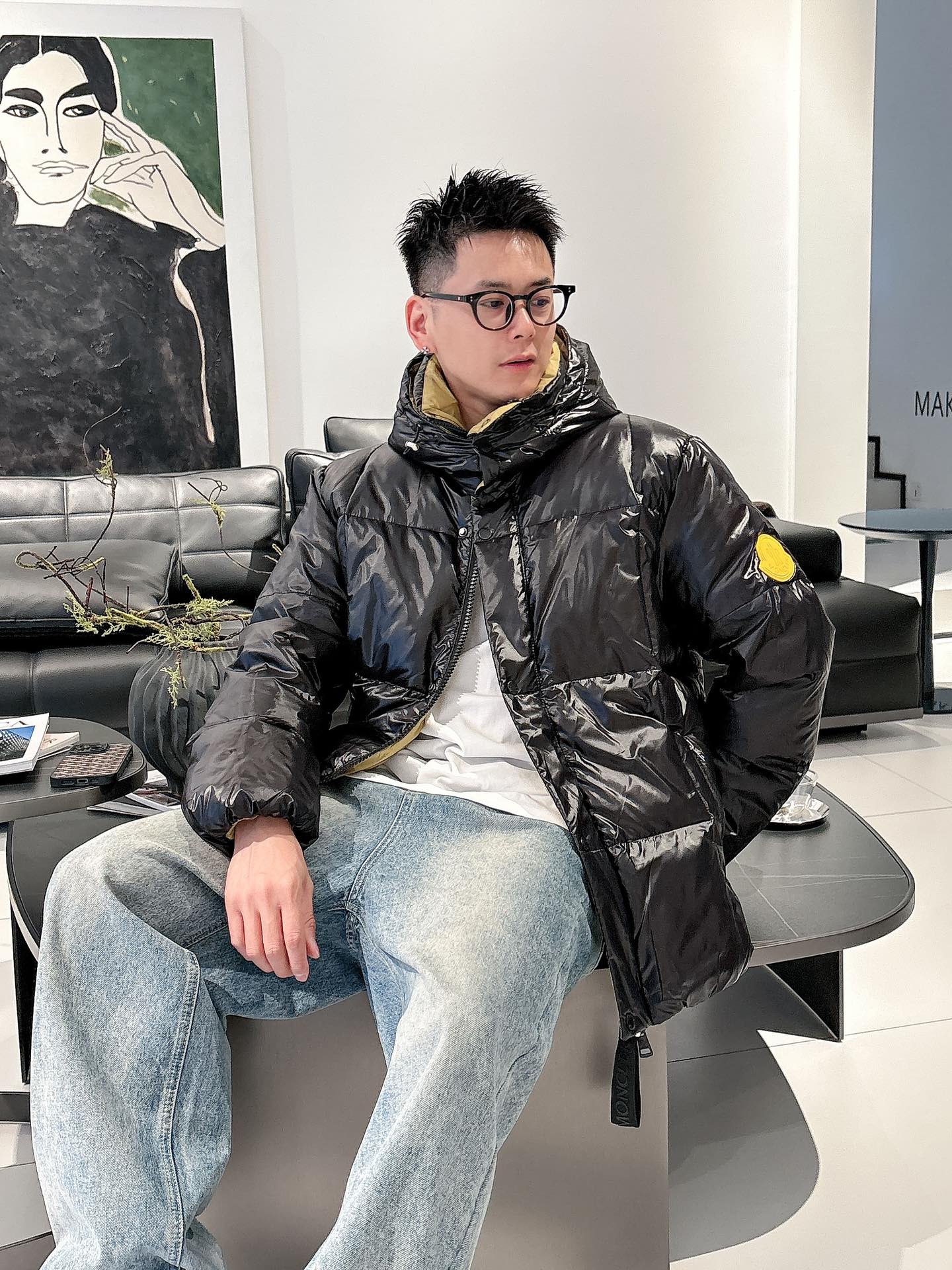 蒙口 官网款2025秋冬新款羽绒服。这款号称羽绒服届最高端的，全部90绒的三标齐全带着经典的Logo组合