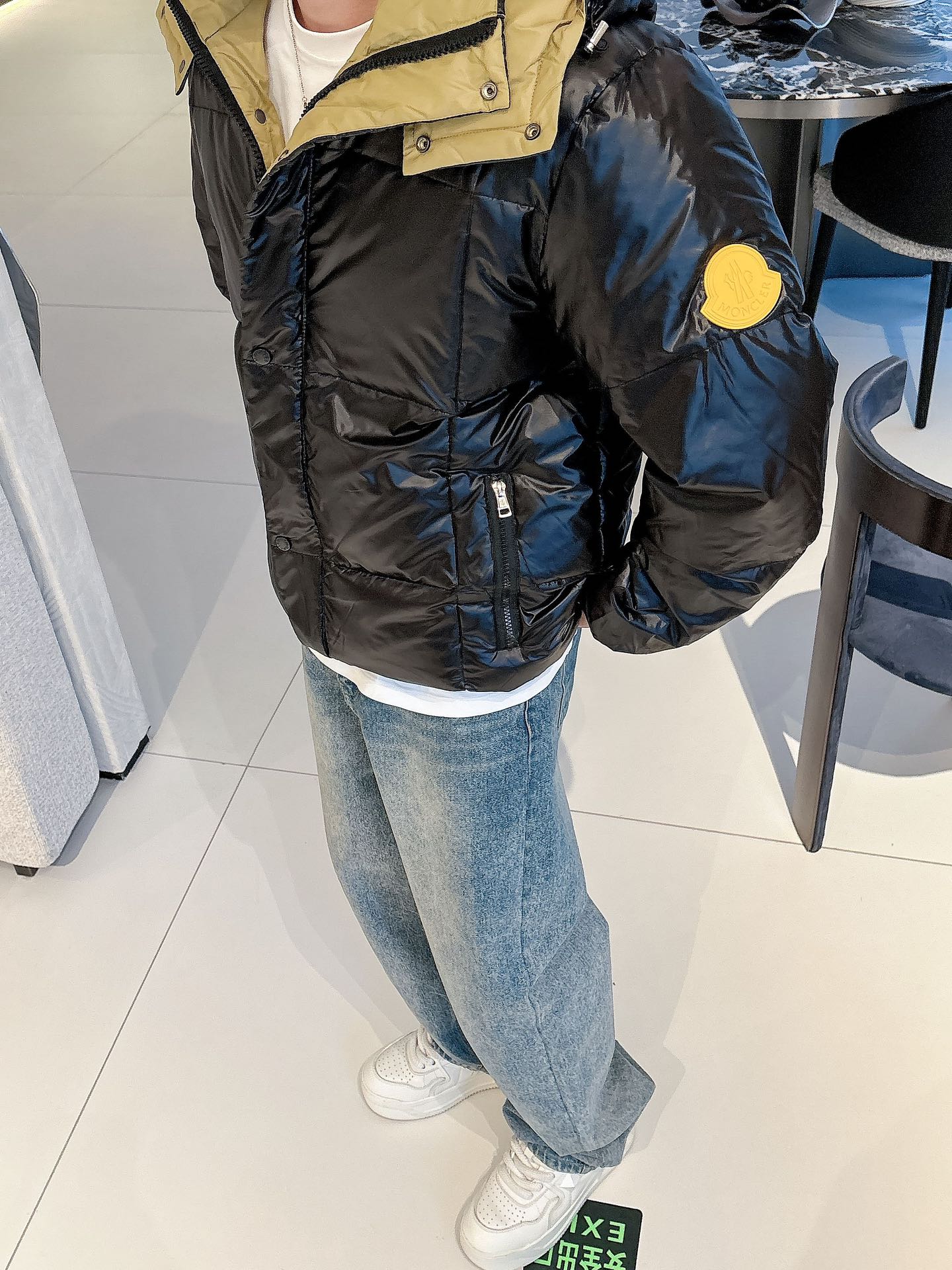 蒙口 官网款2025秋冬新款羽绒服。这款号称羽绒服届最高端的，全部90绒的三标齐全带着经典的Logo组合