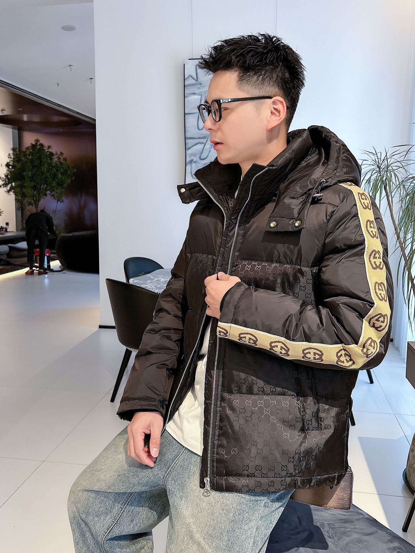 古奇 官网款2025秋冬新款羽绒服。这款号称羽绒服届最高端的，全部90绒的三标齐全带着经典的Logo组合