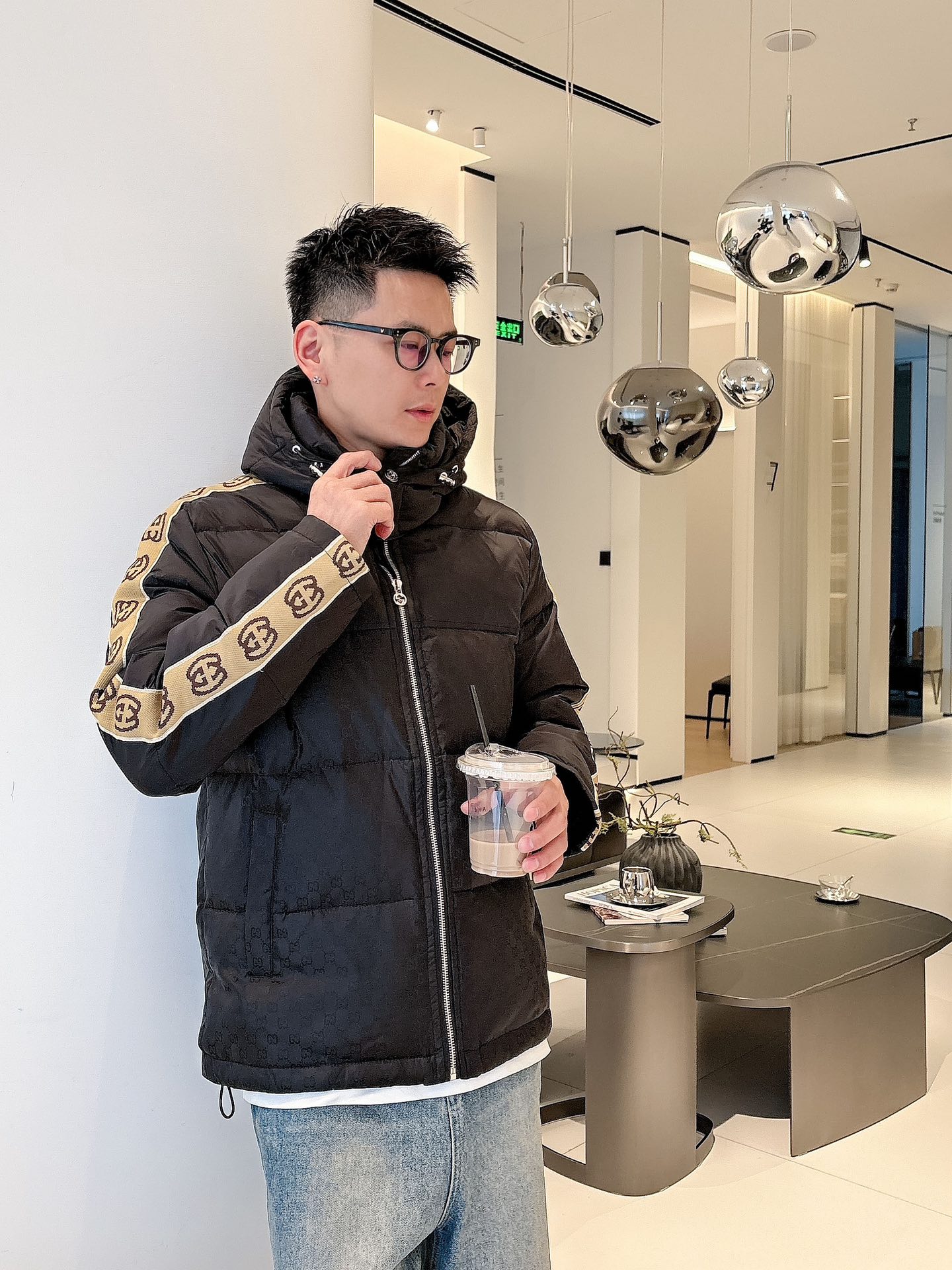 古奇 官网款2025秋冬新款羽绒服。这款号称羽绒服届最高端的，全部90绒的三标齐全带着经典的Logo组合