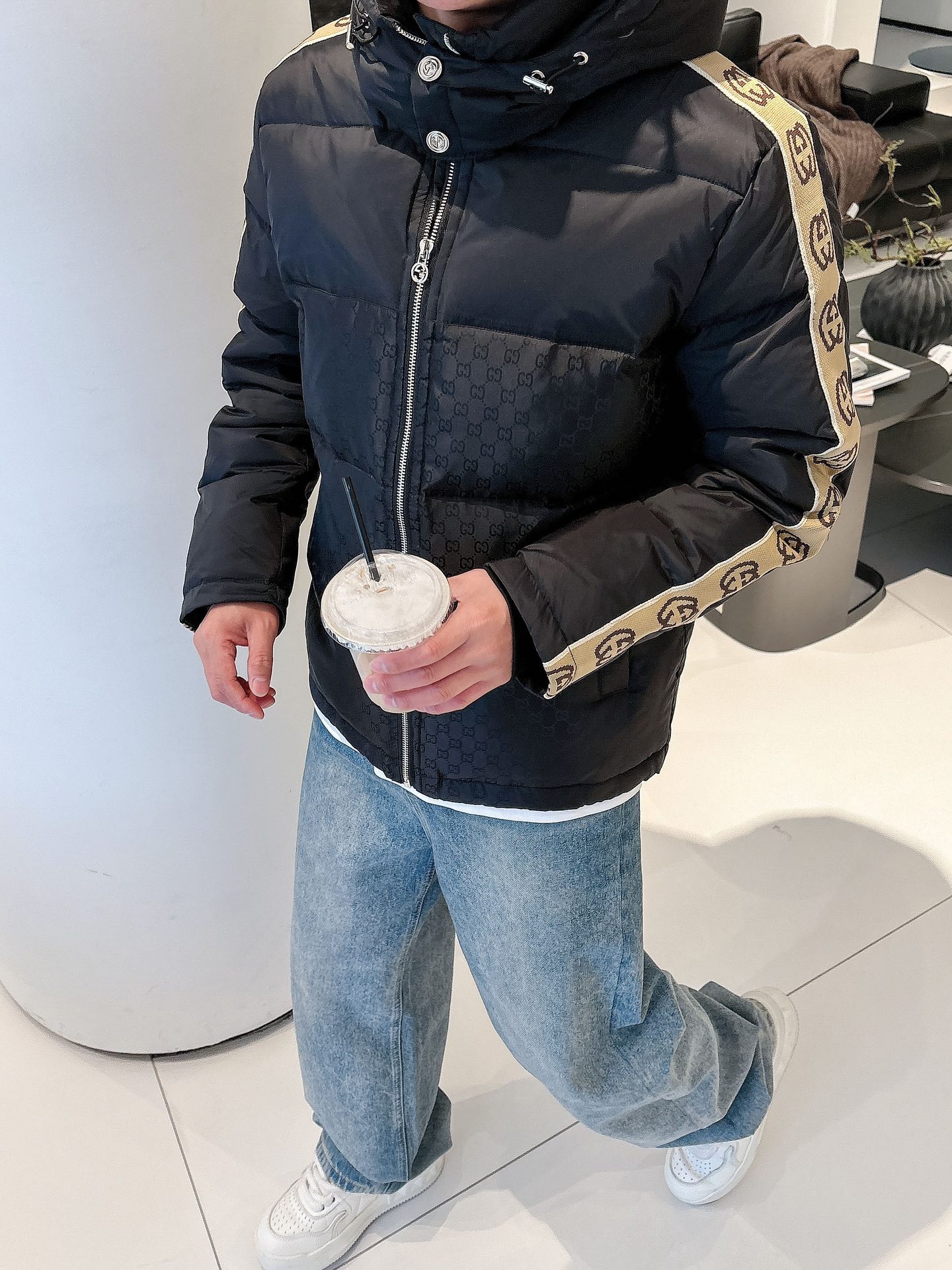 古奇 官网款2025秋冬新款羽绒服。这款号称羽绒服届最高端的，全部90绒的三标齐全带着经典的Logo组合