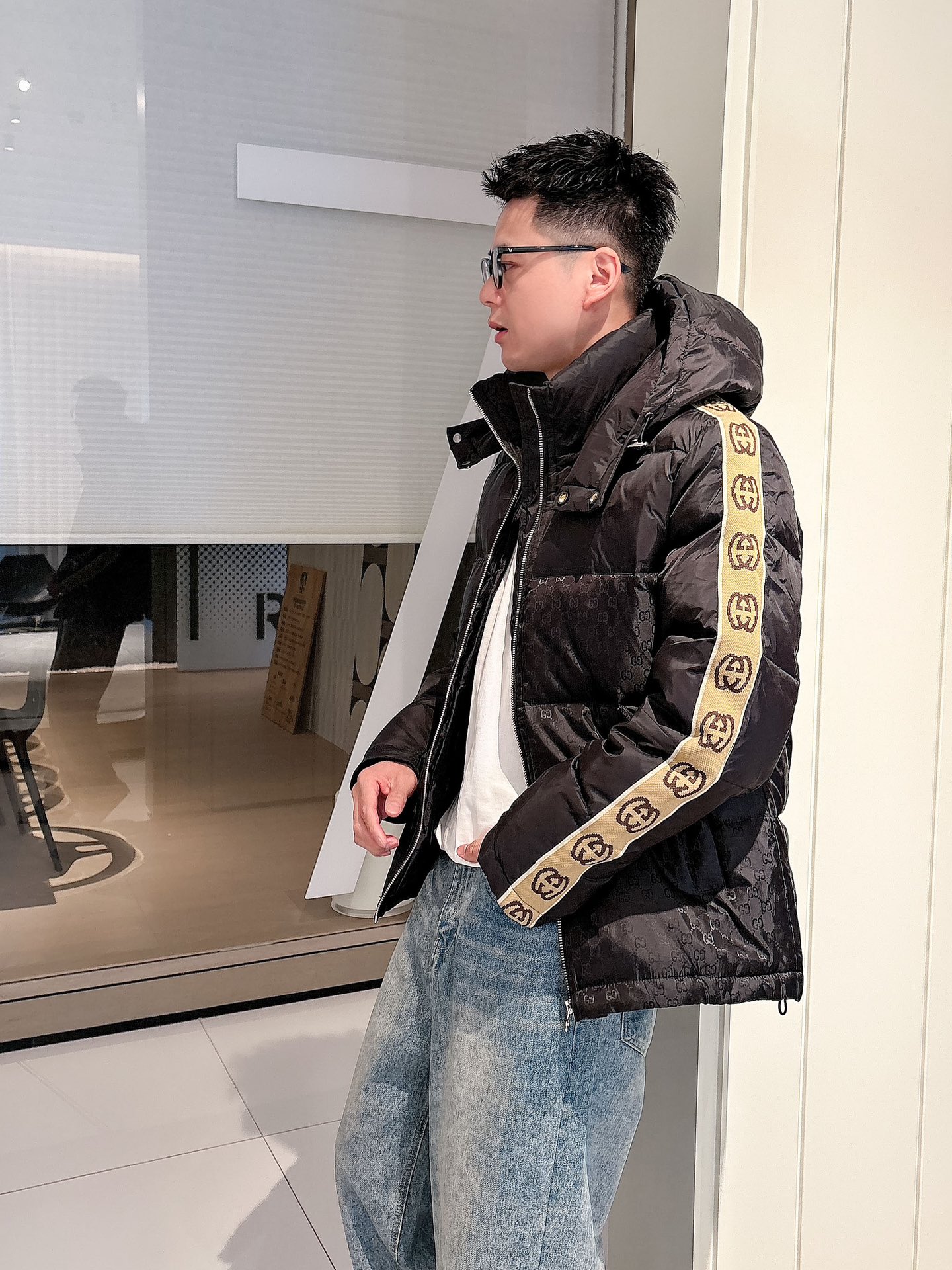 古奇 官网款2025秋冬新款羽绒服。这款号称羽绒服届最高端的，全部90绒的三标齐全带着经典的Logo组合