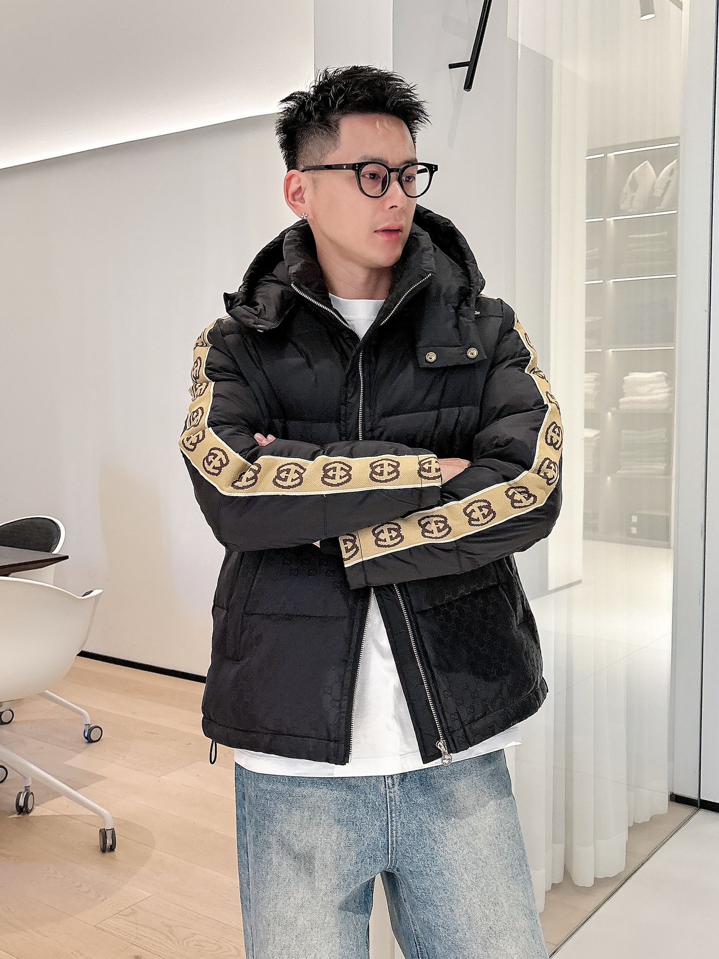 古奇 官网款2025秋冬新款羽绒服。这款号称羽绒服届最高端的，全部90绒的三标齐全带着经典的Logo组合