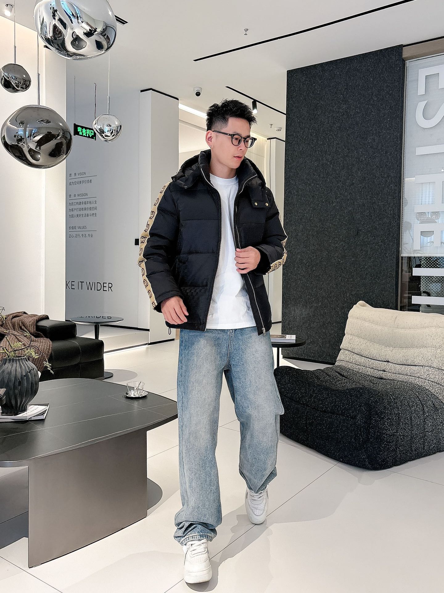 古奇 官网款2025秋冬新款羽绒服。这款号称羽绒服届最高端的，全部90绒的三标齐全带着经典的Logo组合