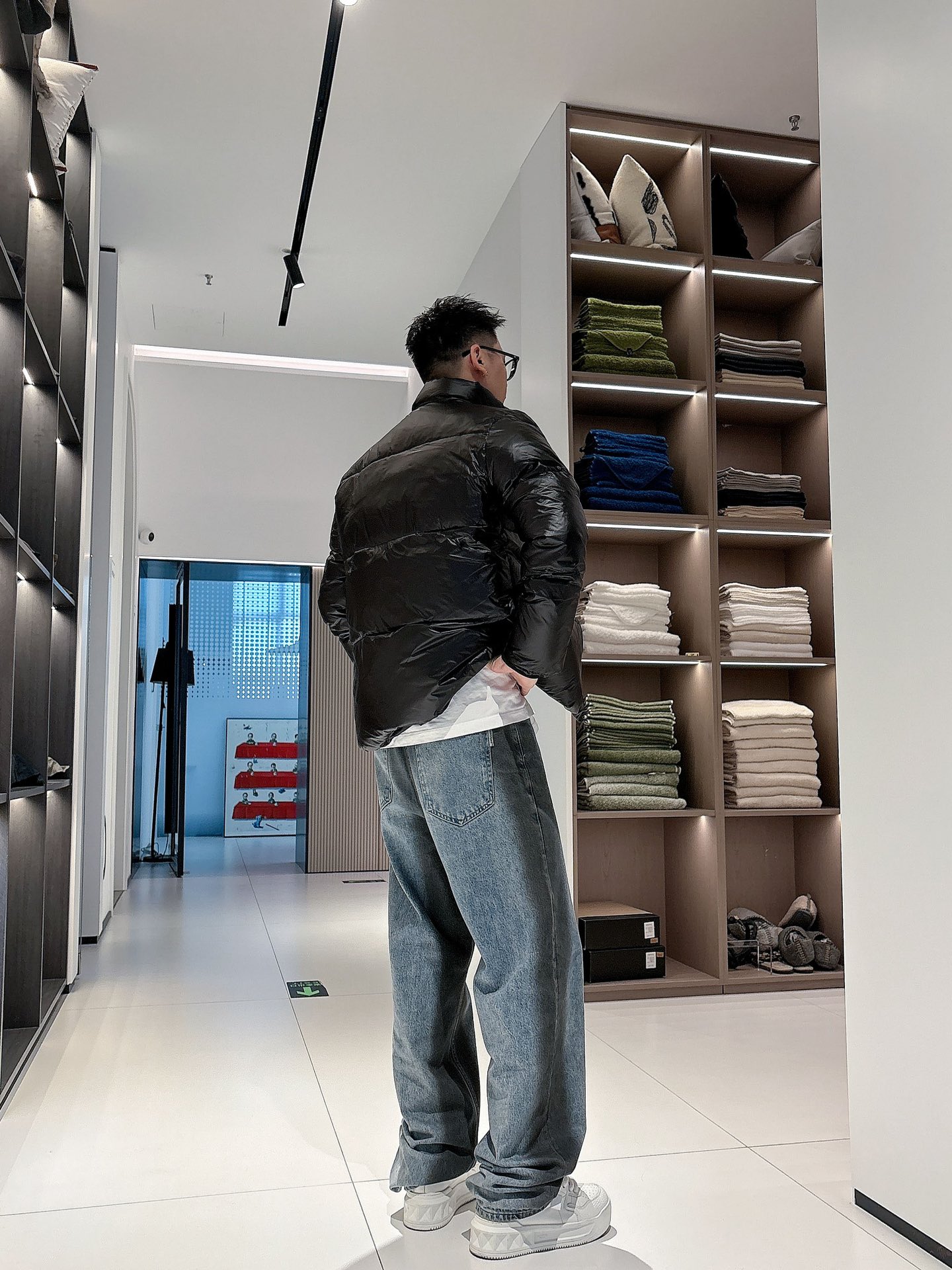 普拉达 官网款2025秋冬新款羽绒服。这款号称羽绒服届最高端的，全部90绒的三标齐全带着经典的Logo组